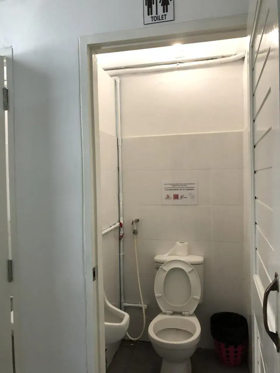 Bed in 6-Bed Mixed Dormitory Room in PLOY Hostel Bed in 6-Bed Mixed Dormitory Room in PLOY Hostel