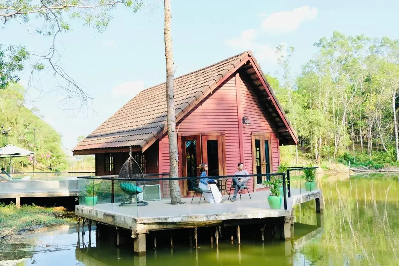 Deluxe Bungalow in Kirirom Hillside Resort Deluxe Bungalow in Kirirom Hillside Resort