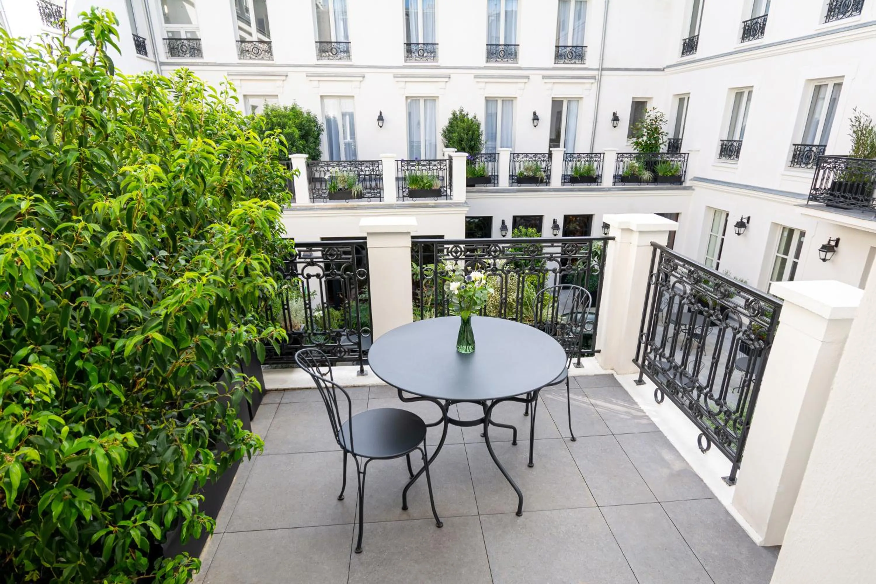 Patio in Hôtel & SPA Napoléon
