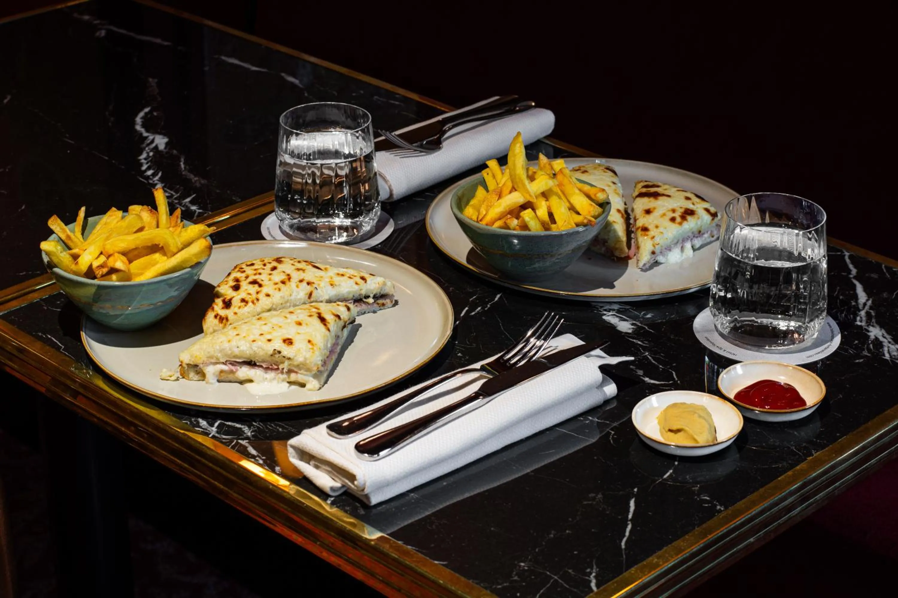 Food in Hôtel & SPA Napoléon