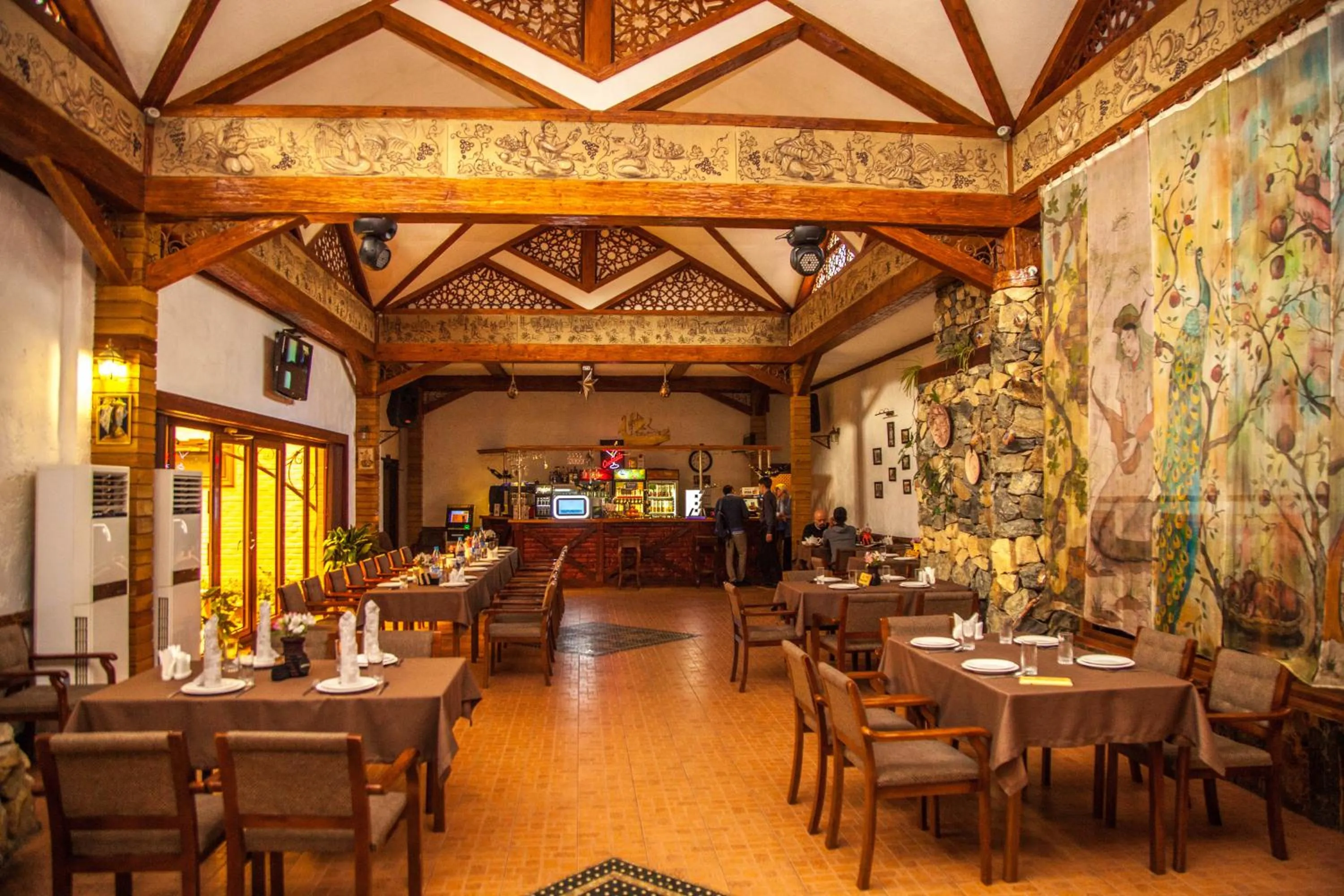 Restaurant/places to eat in Platan