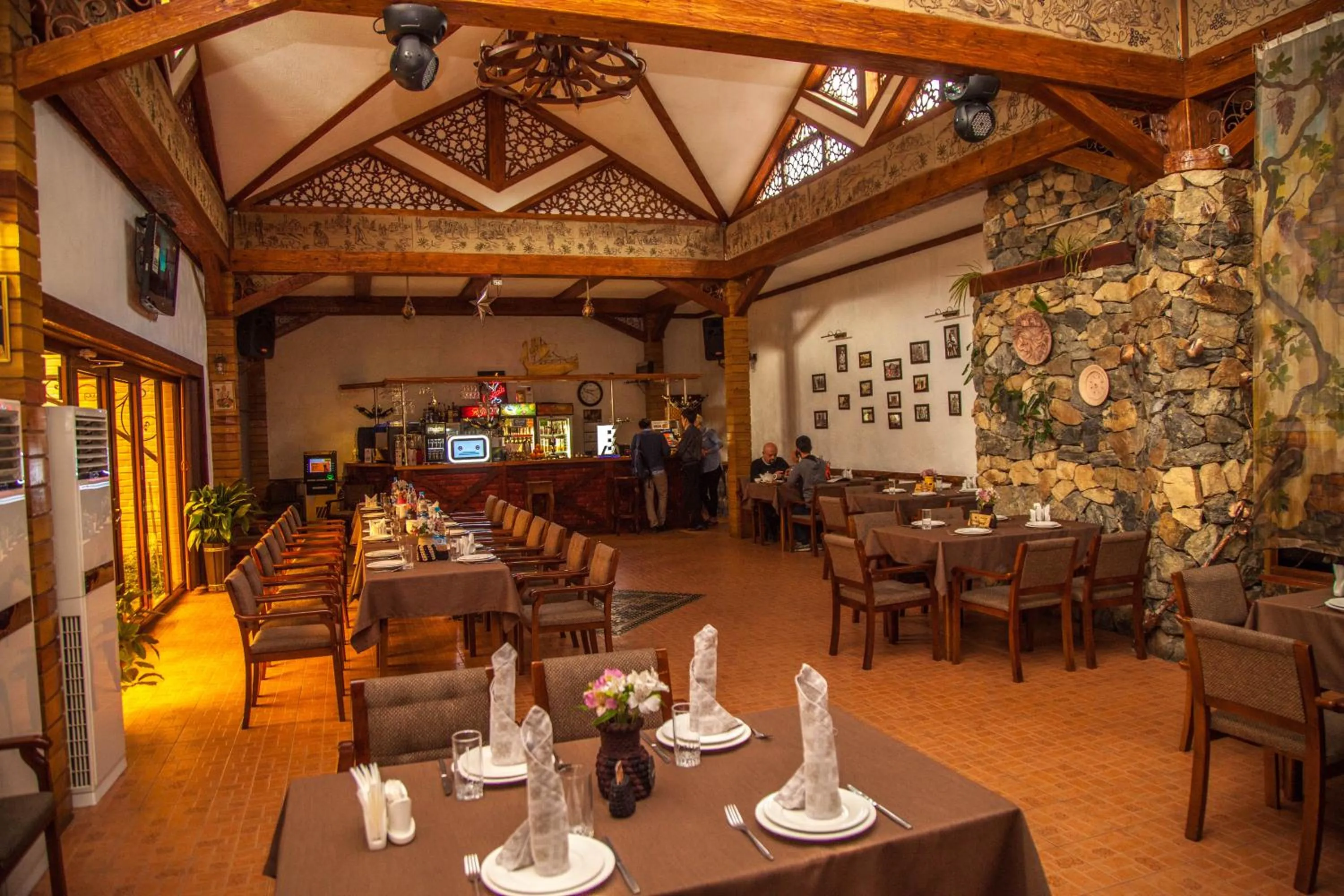 Restaurant/places to eat in Platan