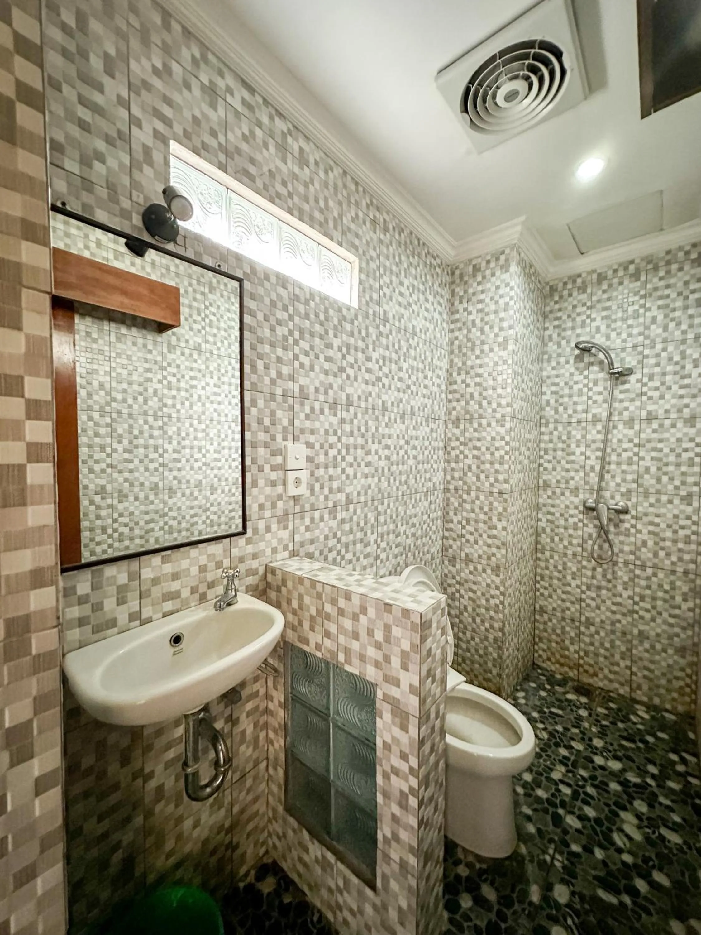 Bathroom in Ojek's Homestay