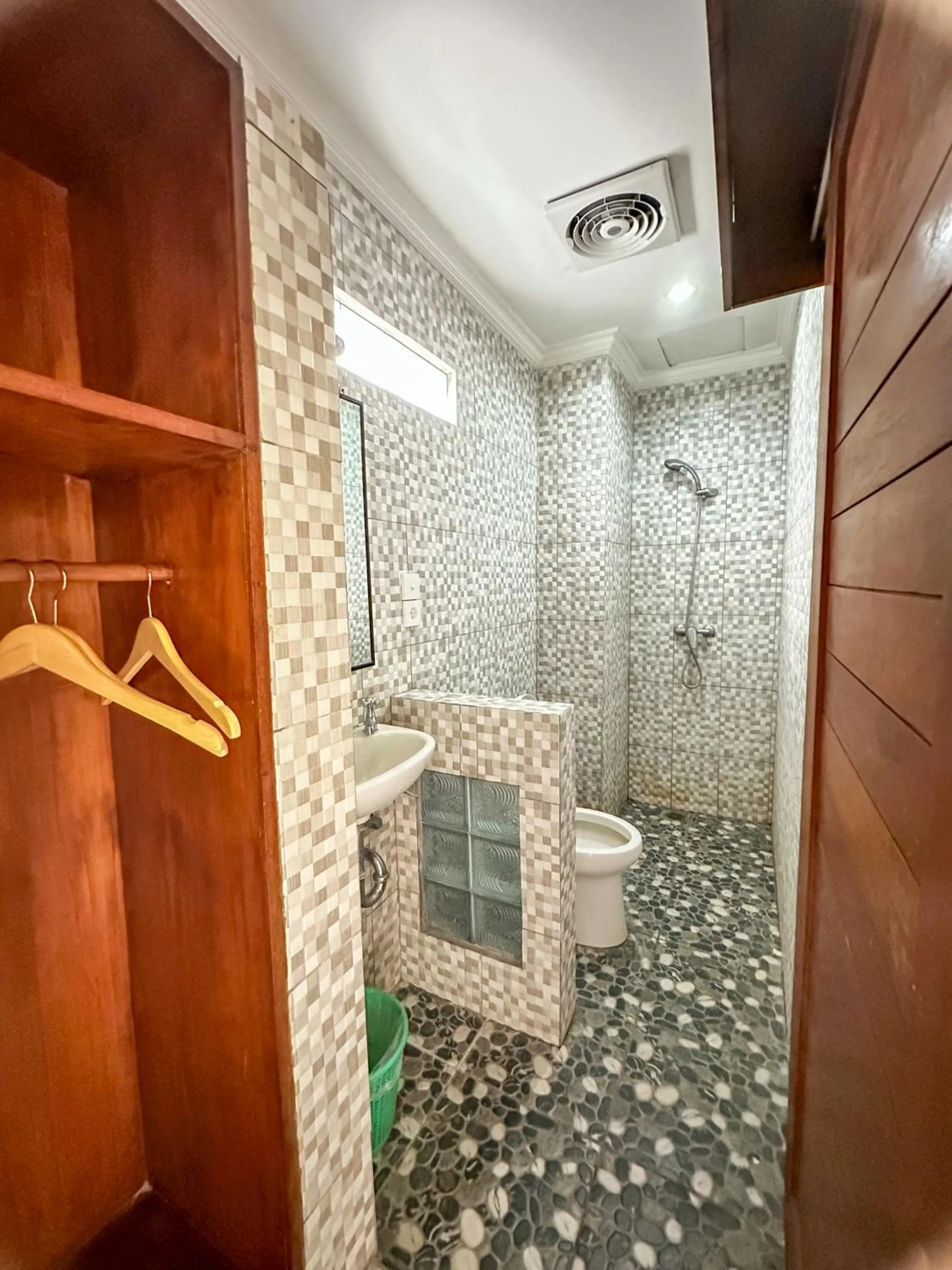 Bathroom in Ojek's Homestay