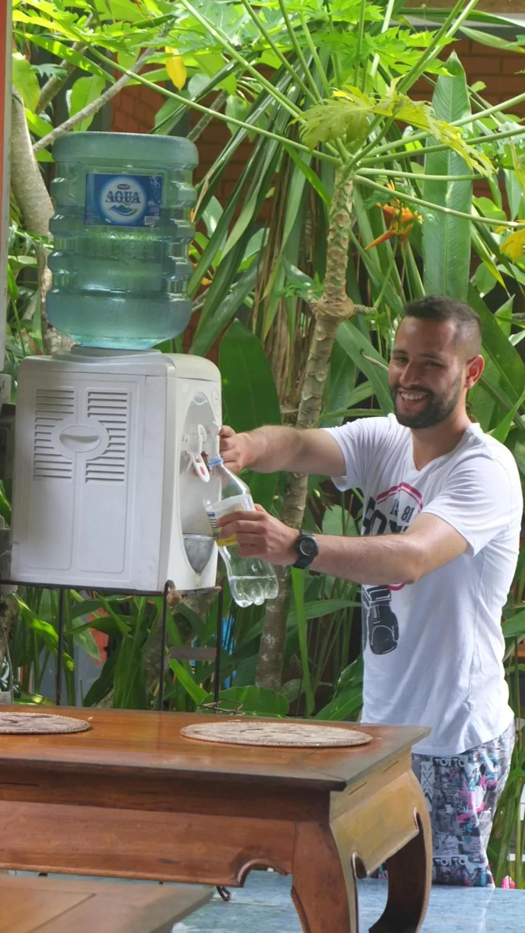 Communal kitchen in Ojek's Homestay