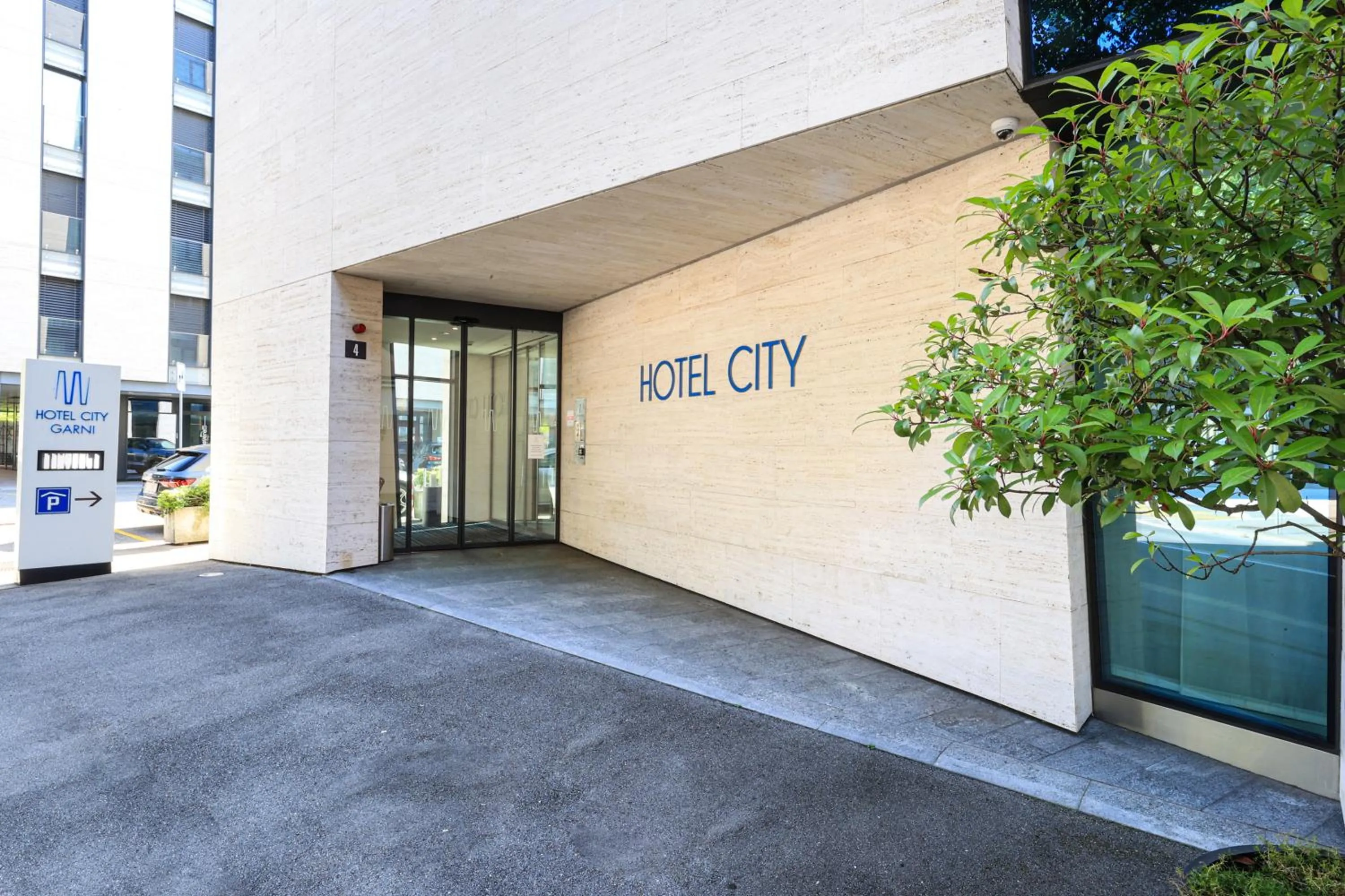Facade/entrance in Hotel City Lugano