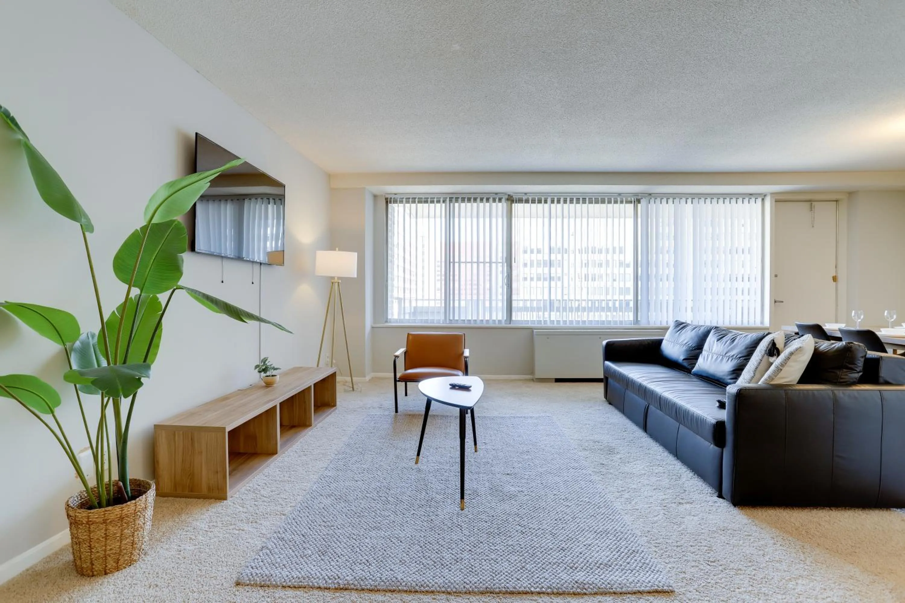 TV and multimedia in Beautiful 2BR Apartment at Crystal City With Gym