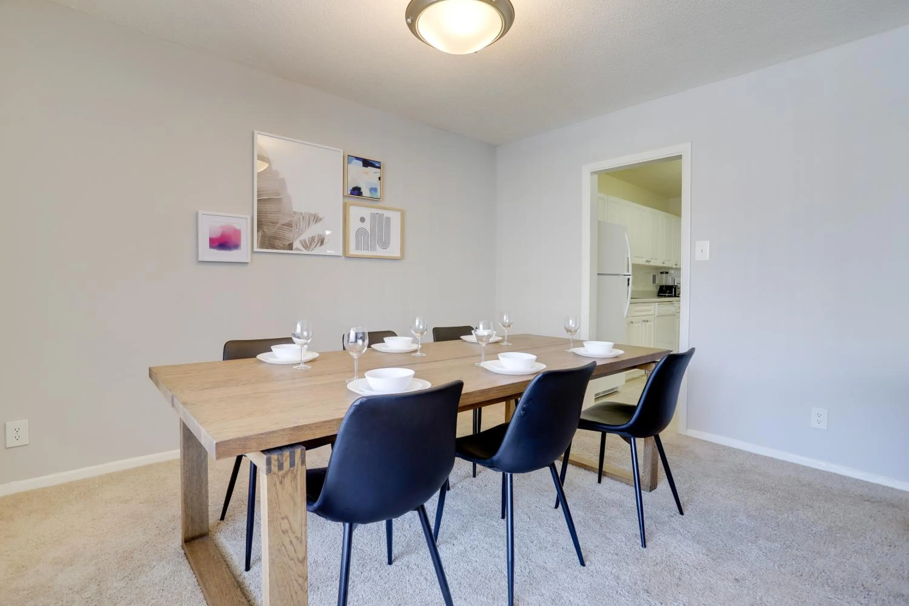 Dining area in Beautiful 2BR Apartment at Crystal City With Gym