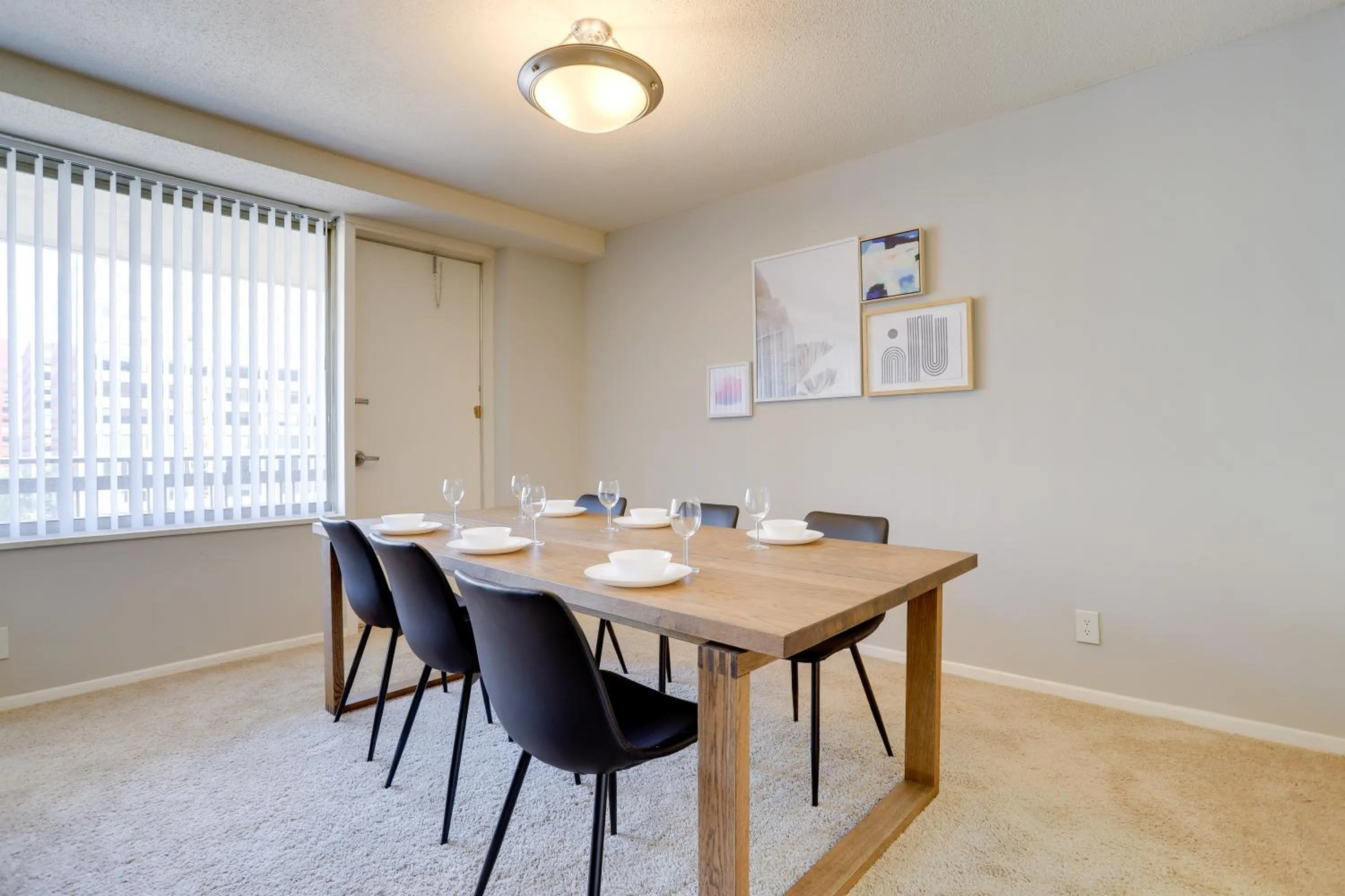 Dining area in Beautiful 2BR Apartment at Crystal City With Gym