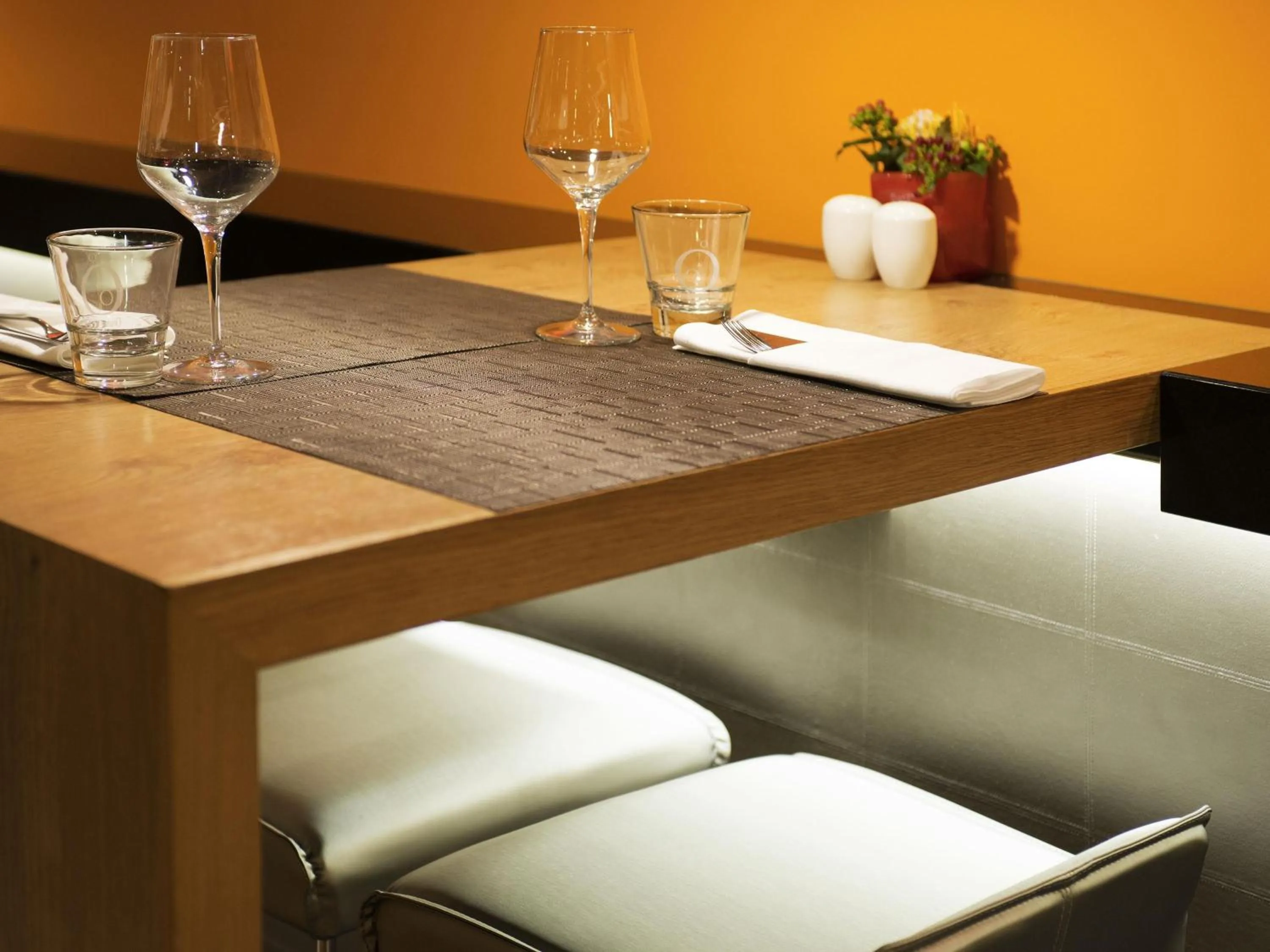 Lounge or bar in Novotel Rotterdam - Schiedam