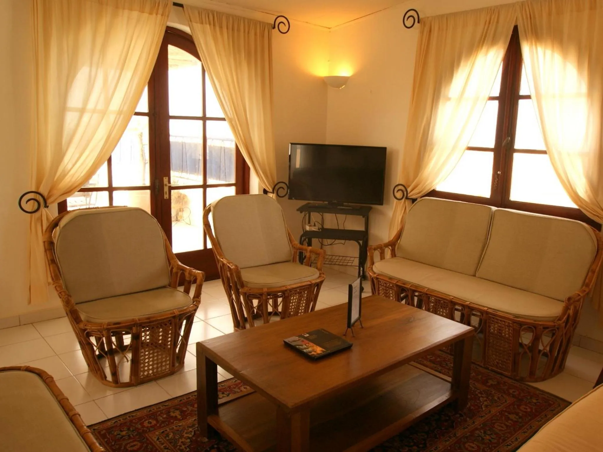 TV and multimedia in Hôtel La Résidence