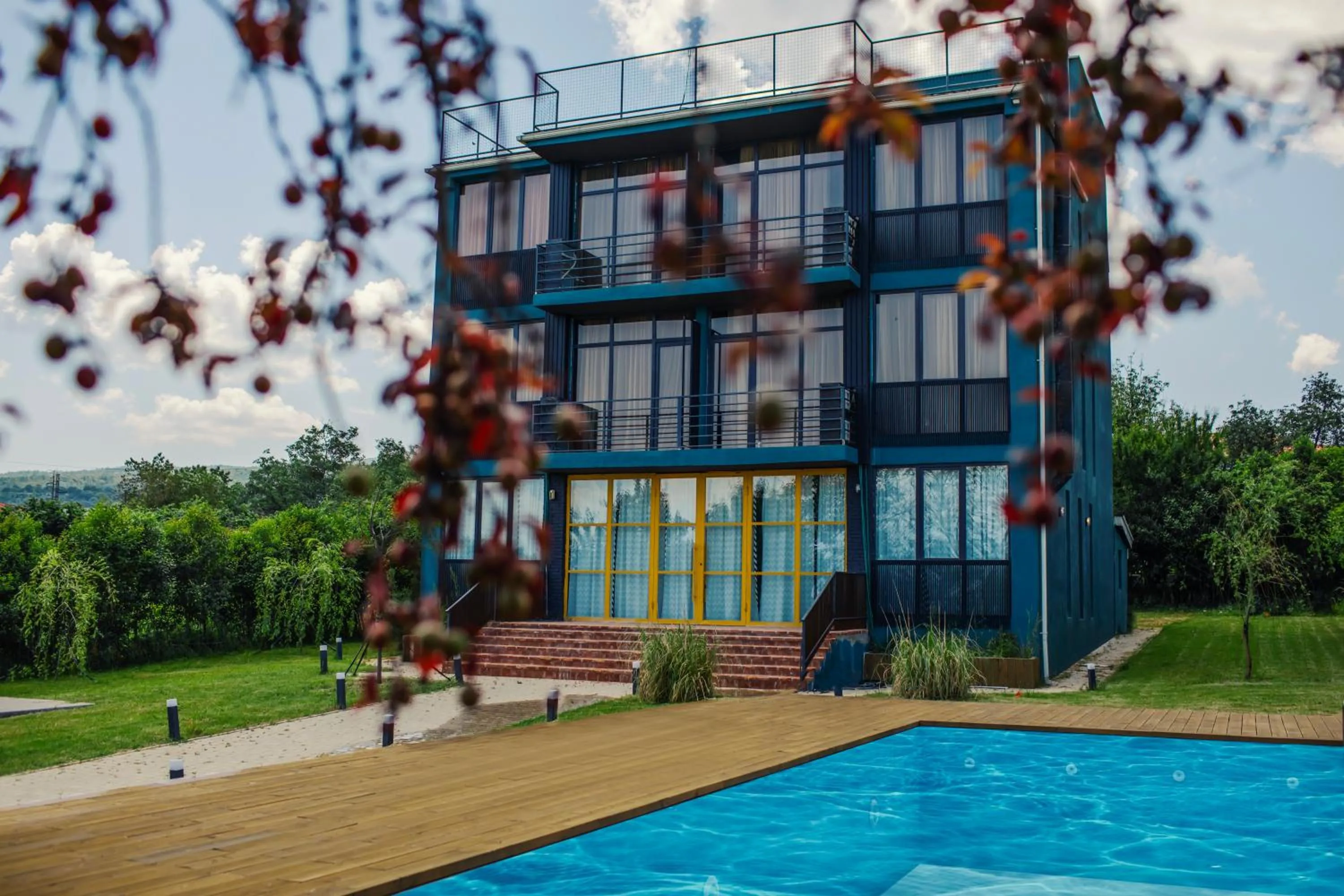 Swimming pool in Chateau Tsinandali Hotel