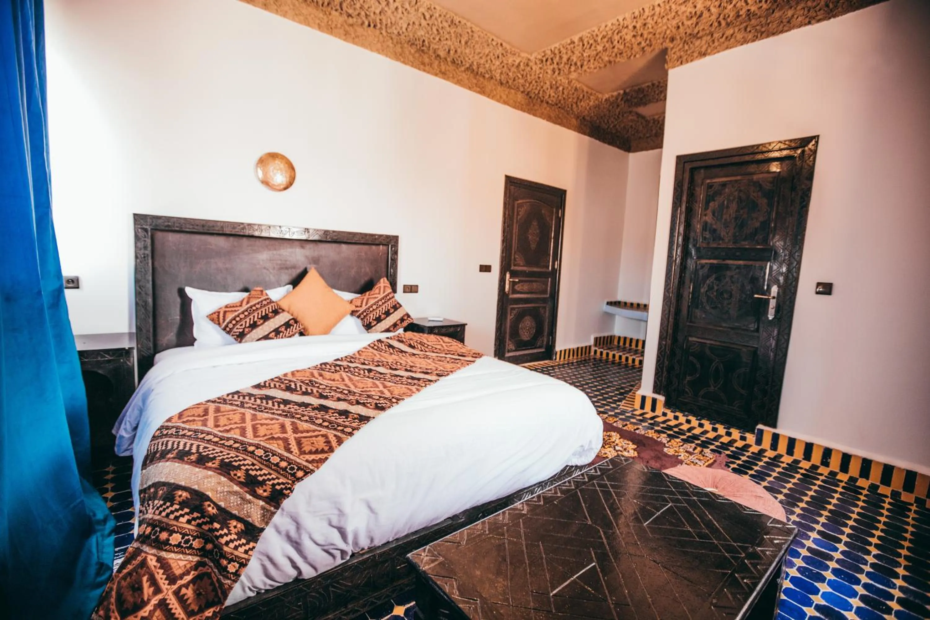 Photo of the whole room, Bed in Riad Merzouga Dunes