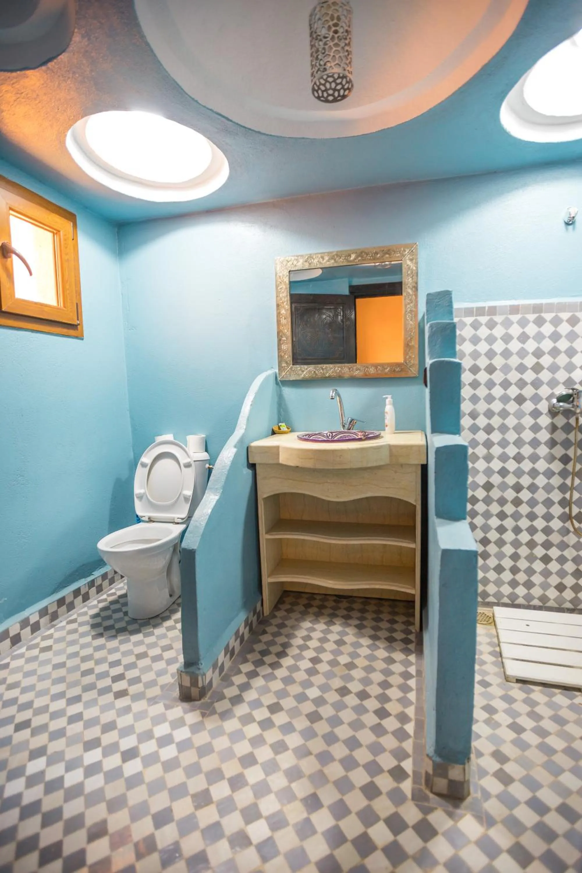 Toilet in Riad Merzouga Dunes