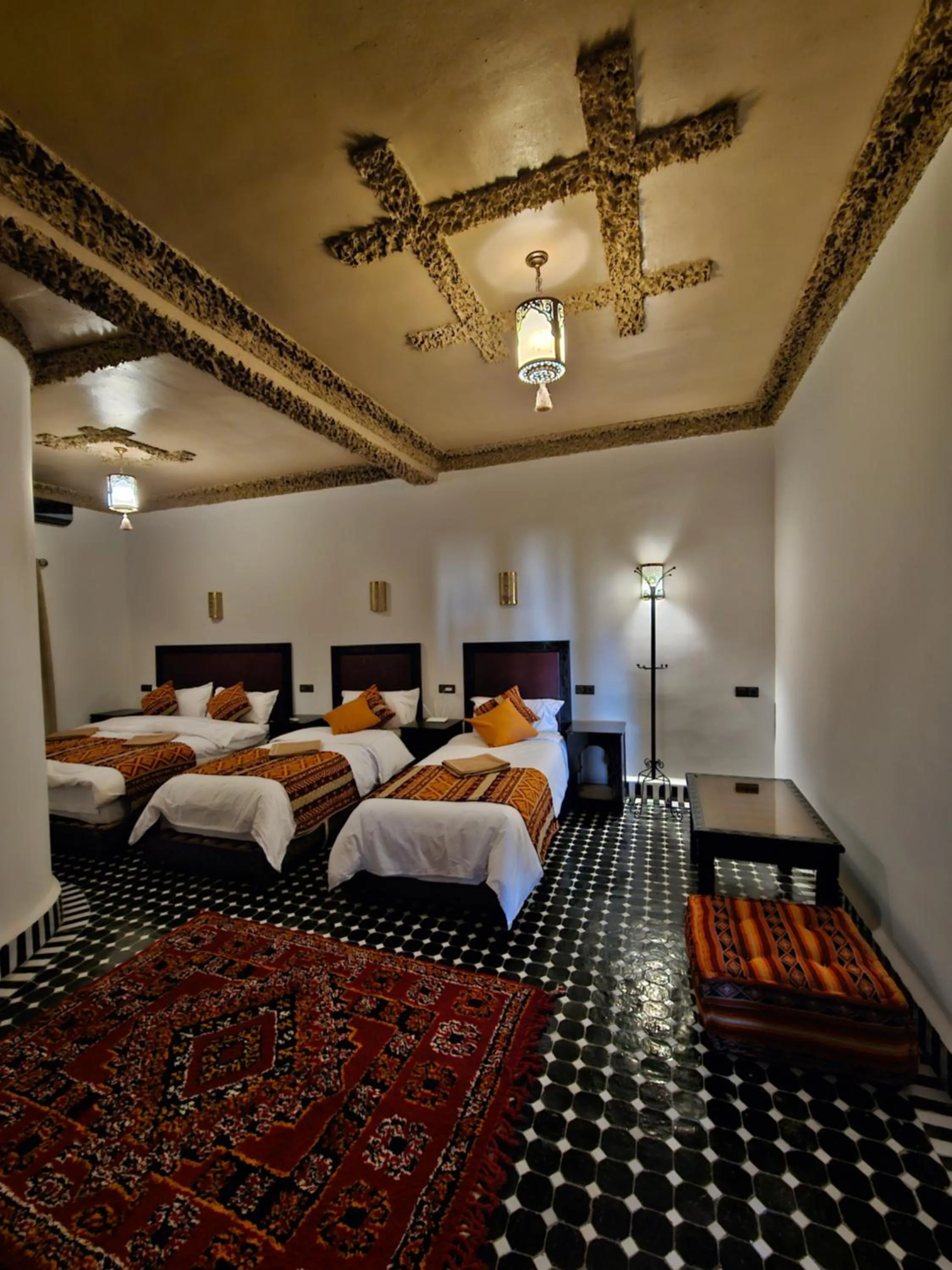 Photo of the whole room, Bed in Riad Merzouga Dunes