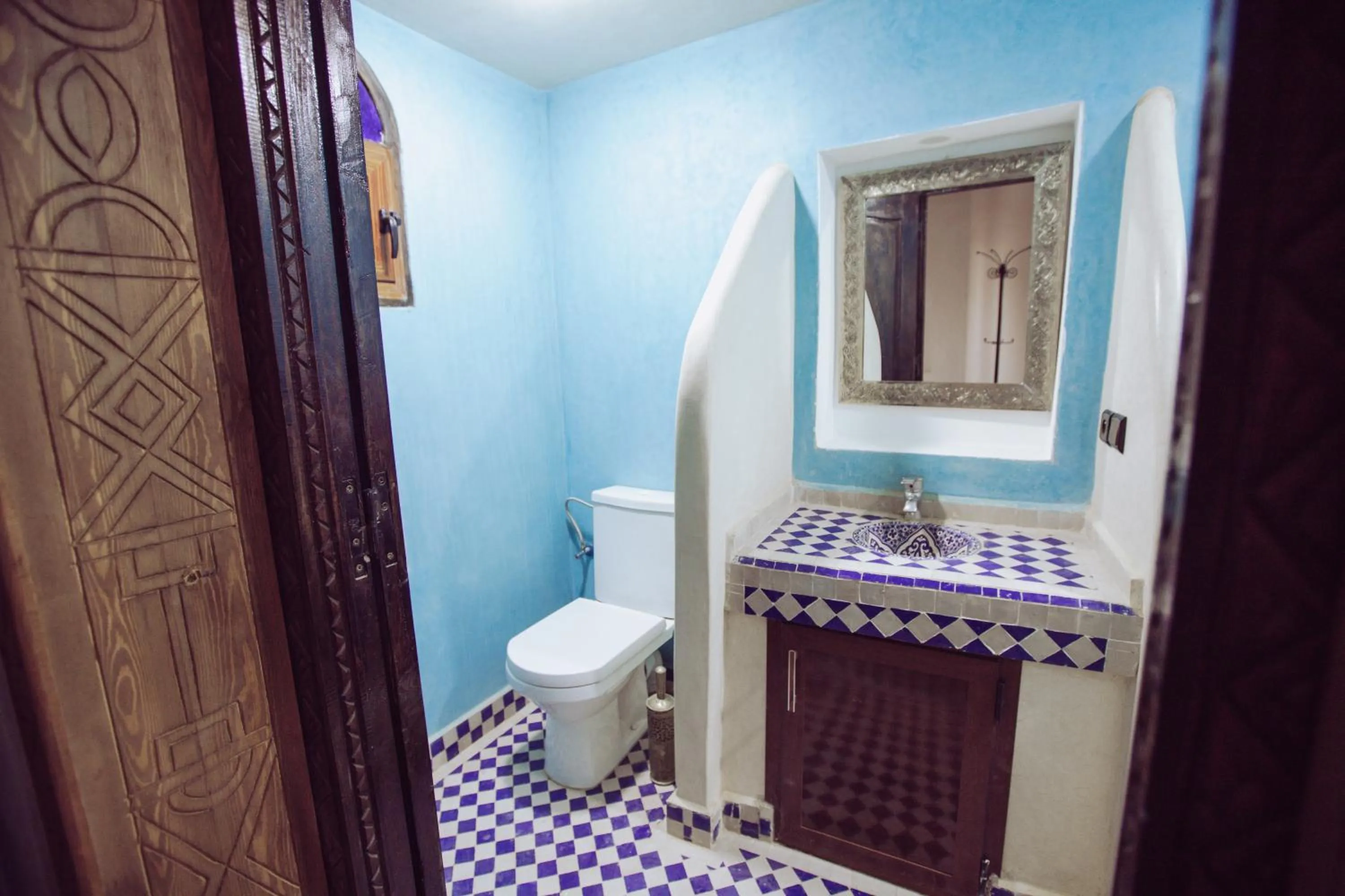 Toilet in Riad Merzouga Dunes
