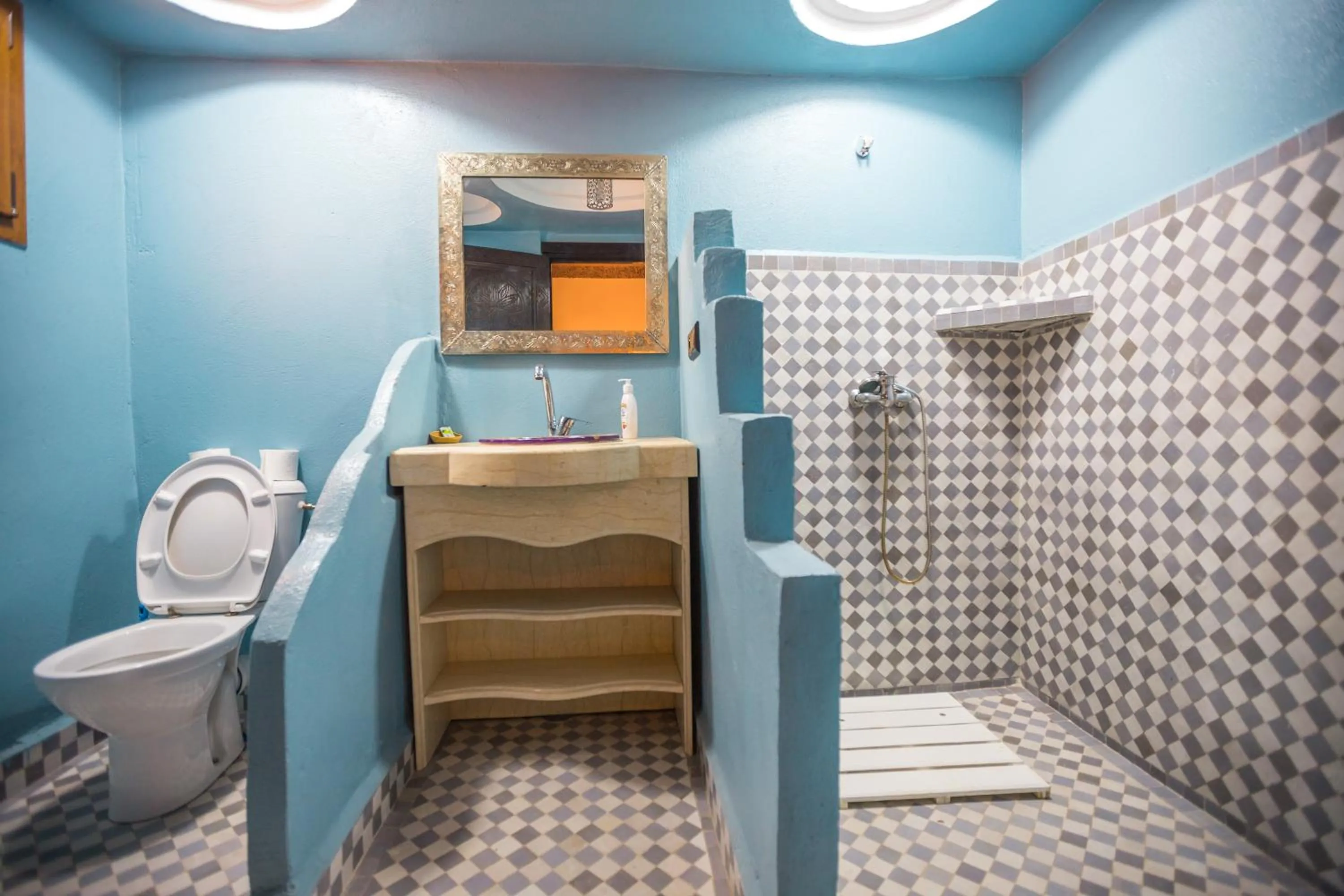 Shower in Riad Merzouga Dunes