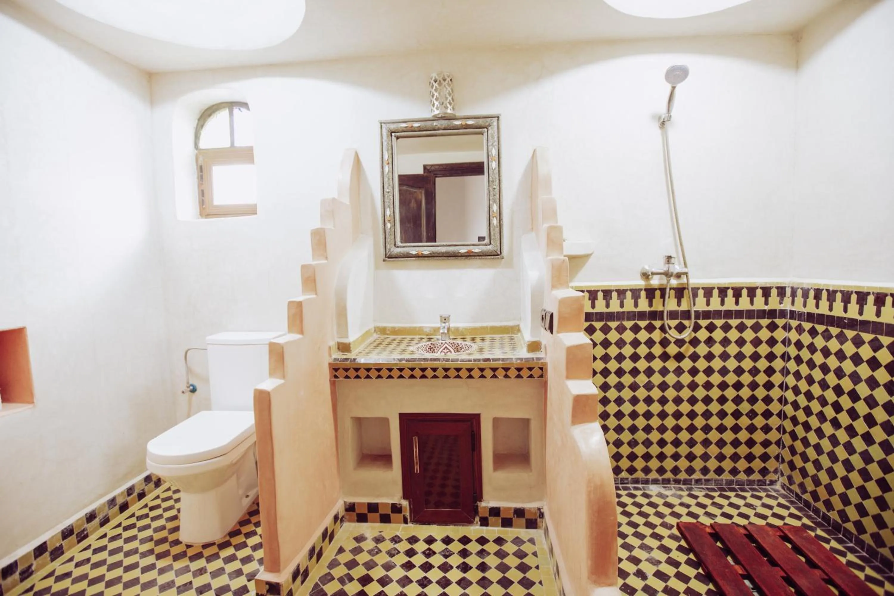 Toilet in Riad Merzouga Dunes