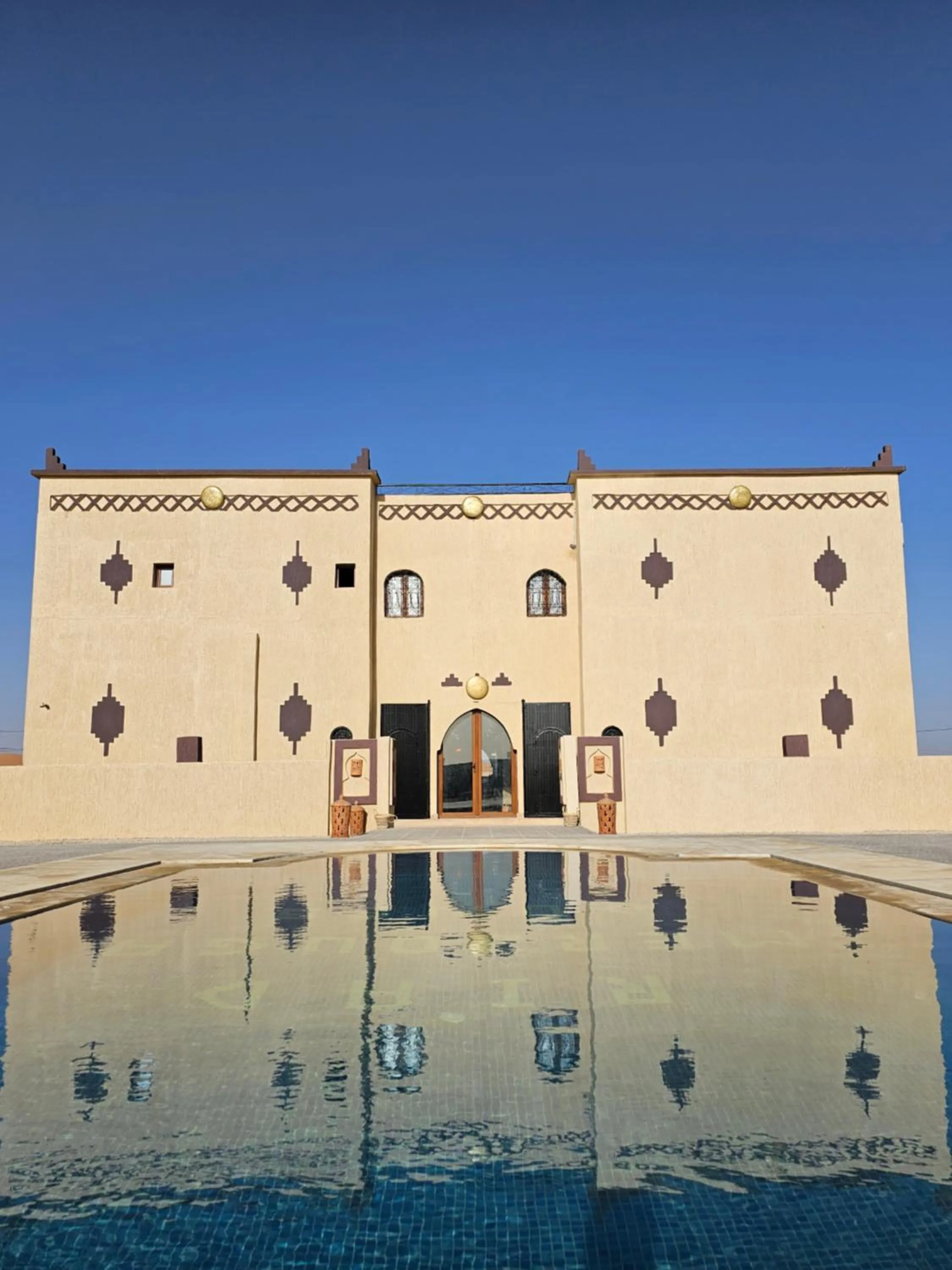 Swimming pool in Riad Merzouga Dunes