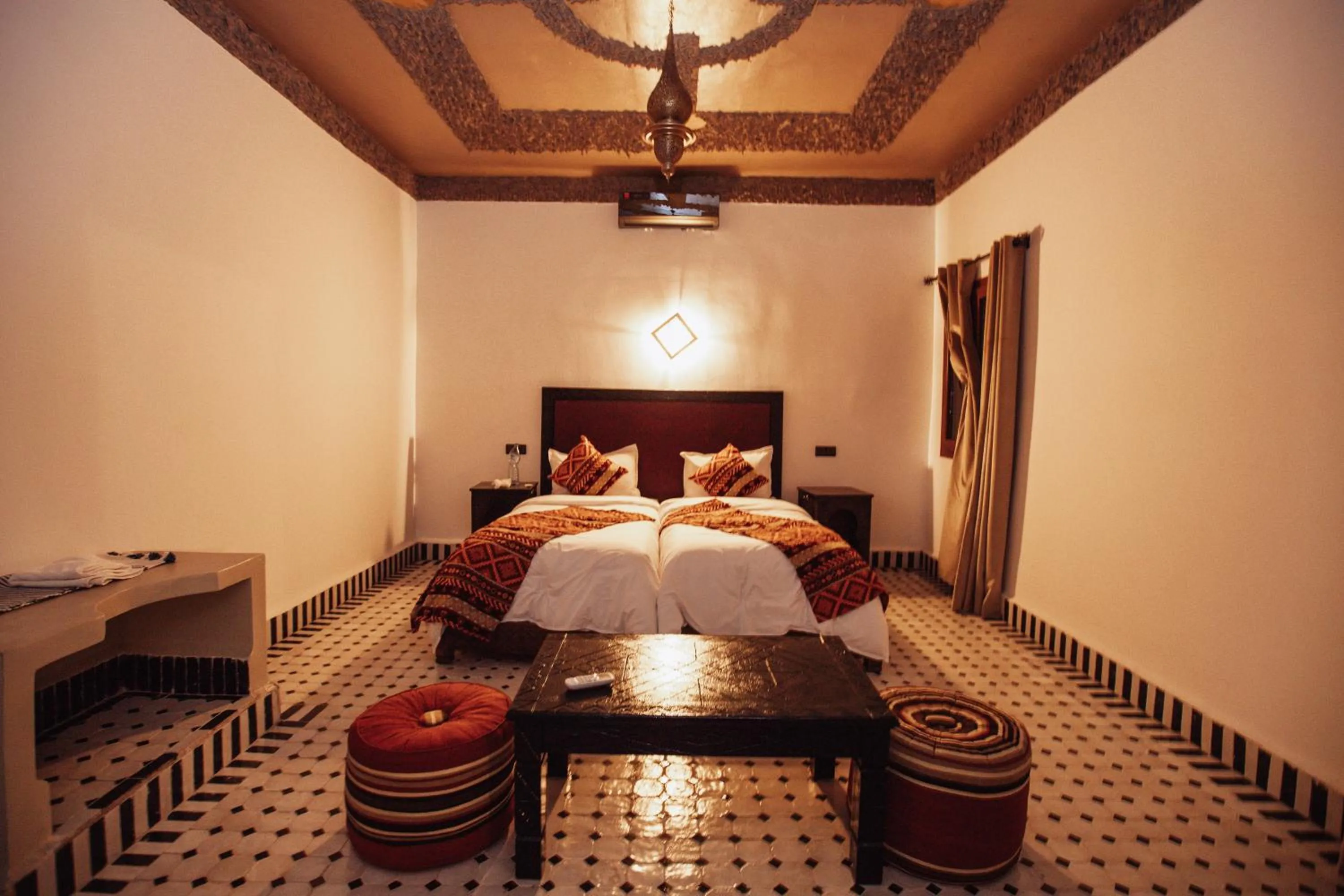 Photo of the whole room, Bed in Riad Merzouga Dunes