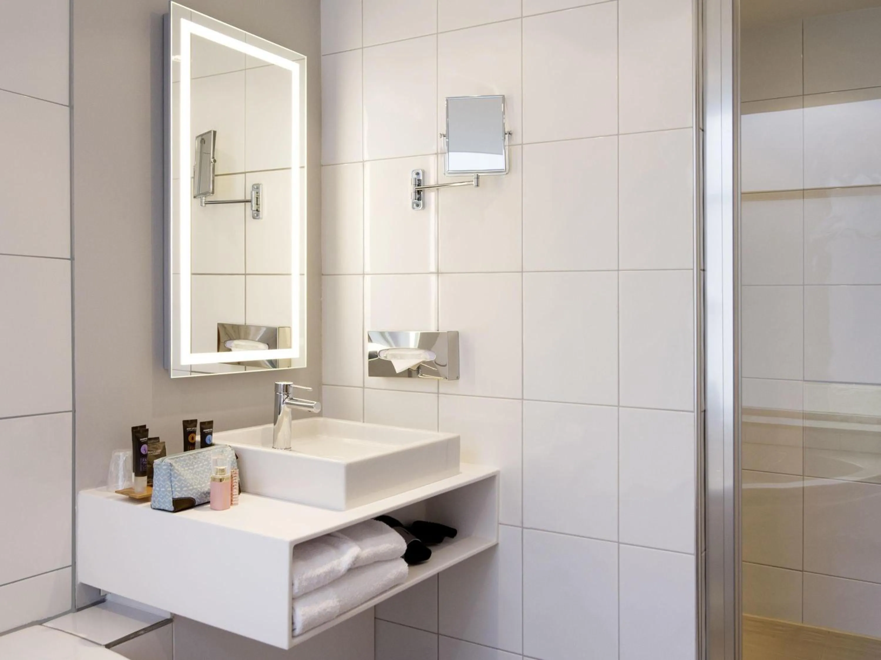 Bedroom in Novotel Den Haag City Centre