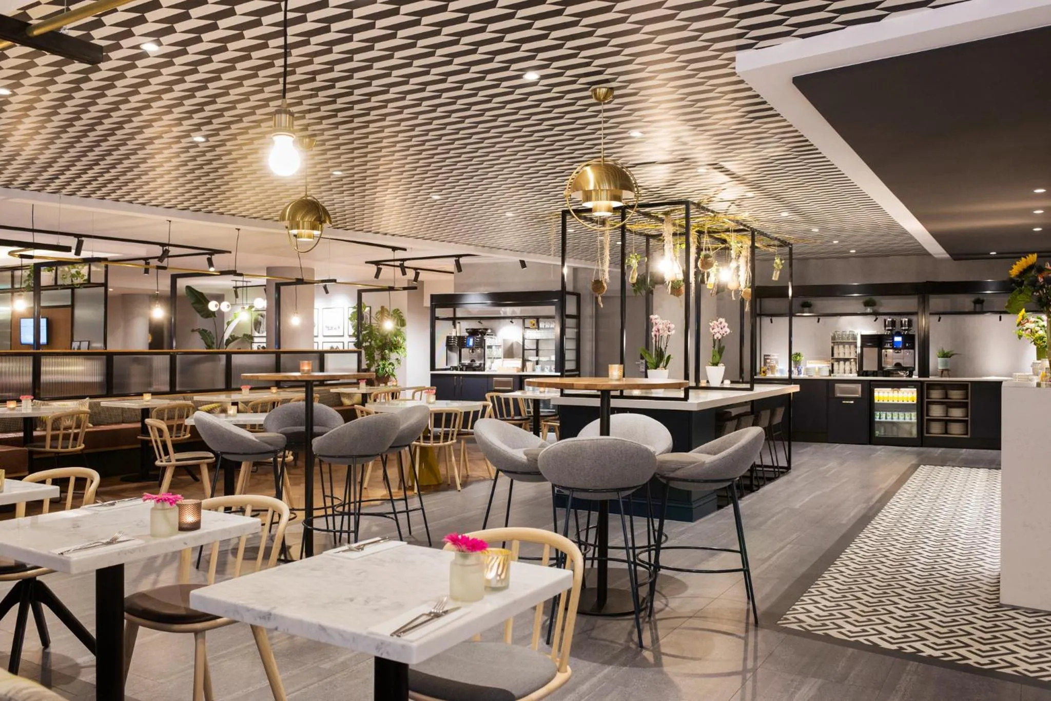 Restaurant/places to eat in Novotel Den Haag City Centre