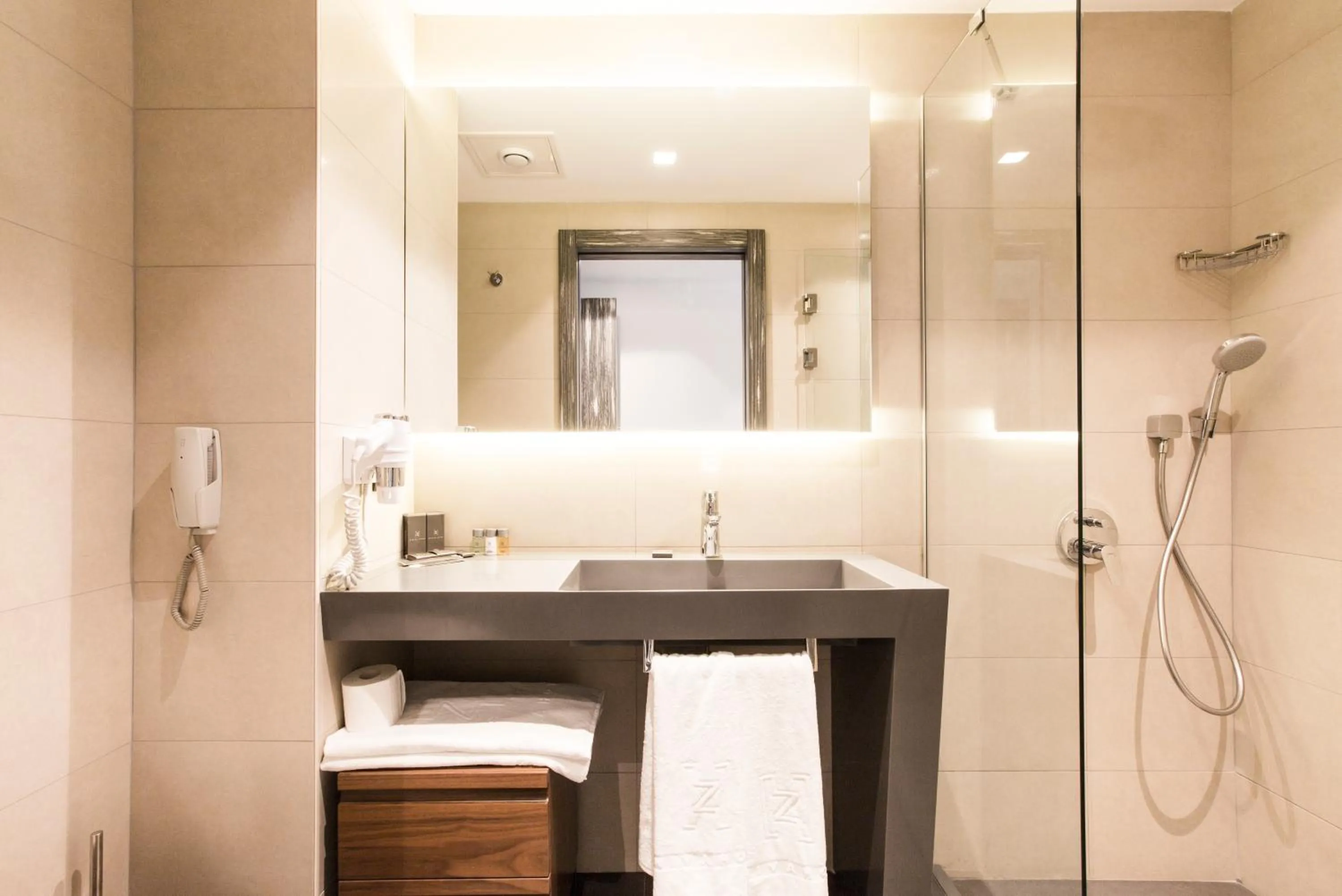 Shower in Zeniva Hotel