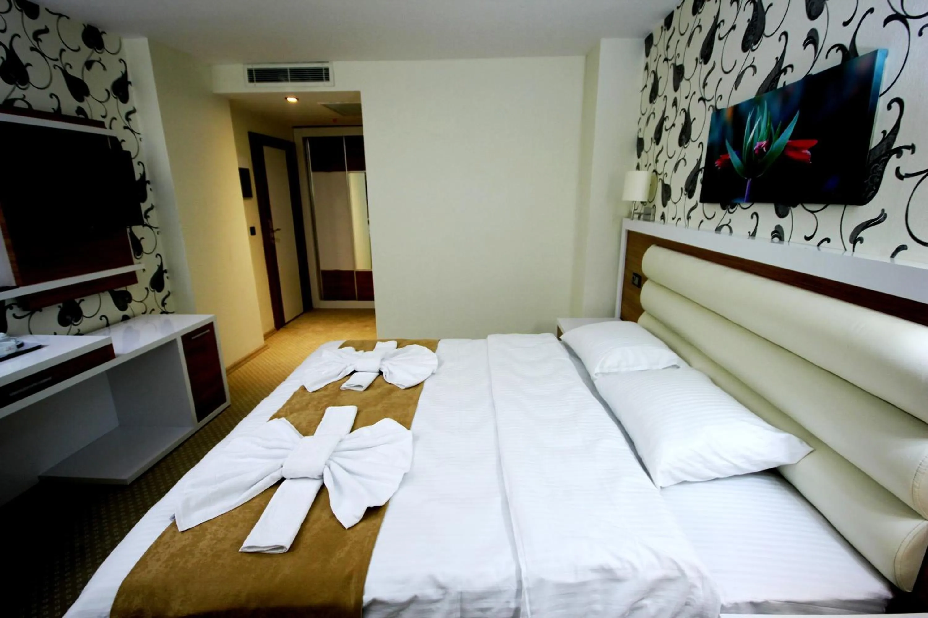 Photo of the whole room, Bed in The Ancient Mesopotamia Hotel