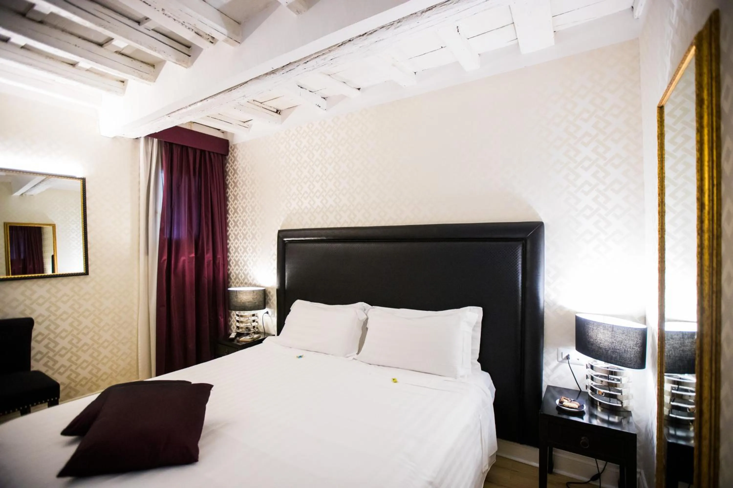 Photo of the whole room, Bed in Minerva Relais