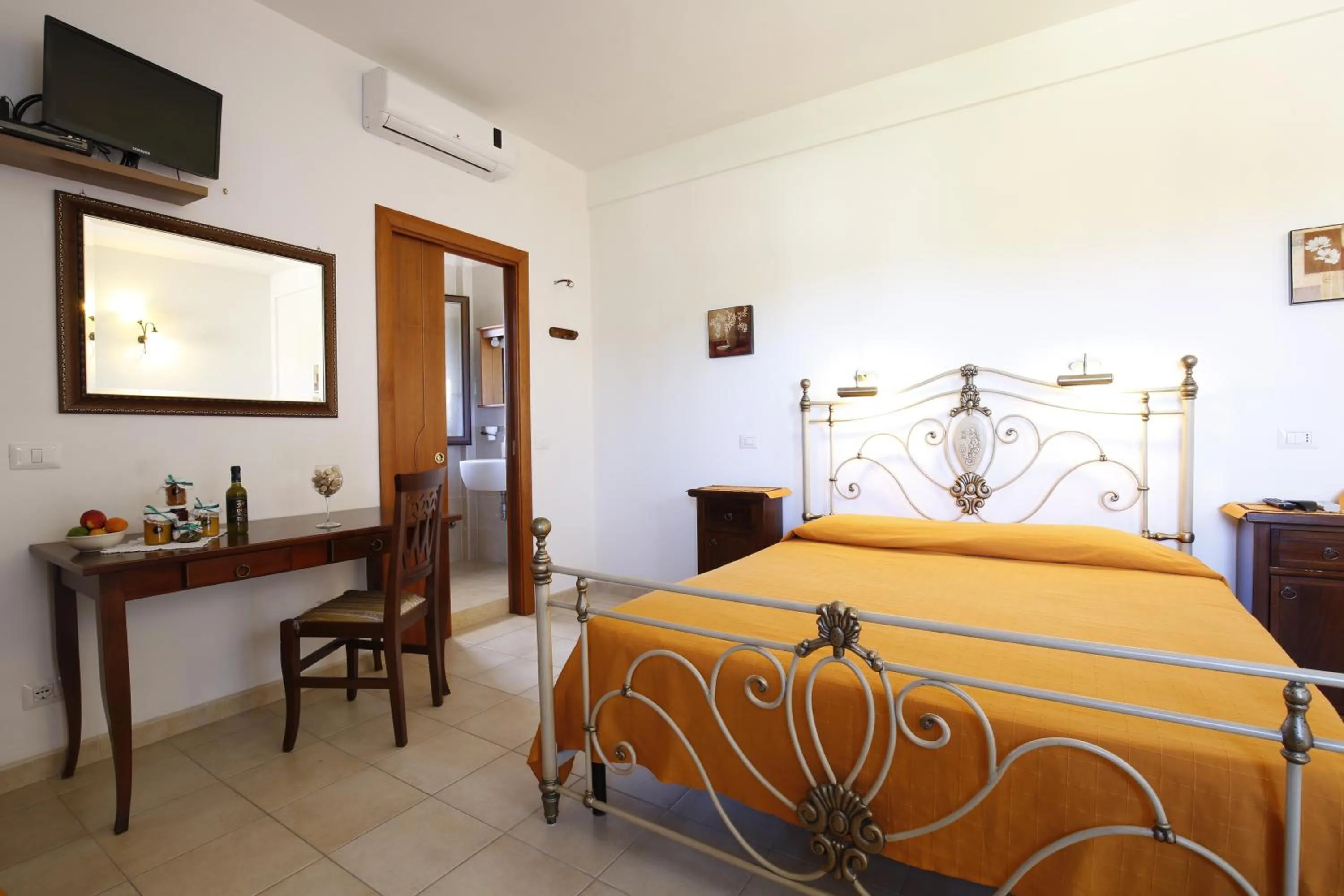 Photo of the whole room, Bed in Agriturismo Posta Pastorella