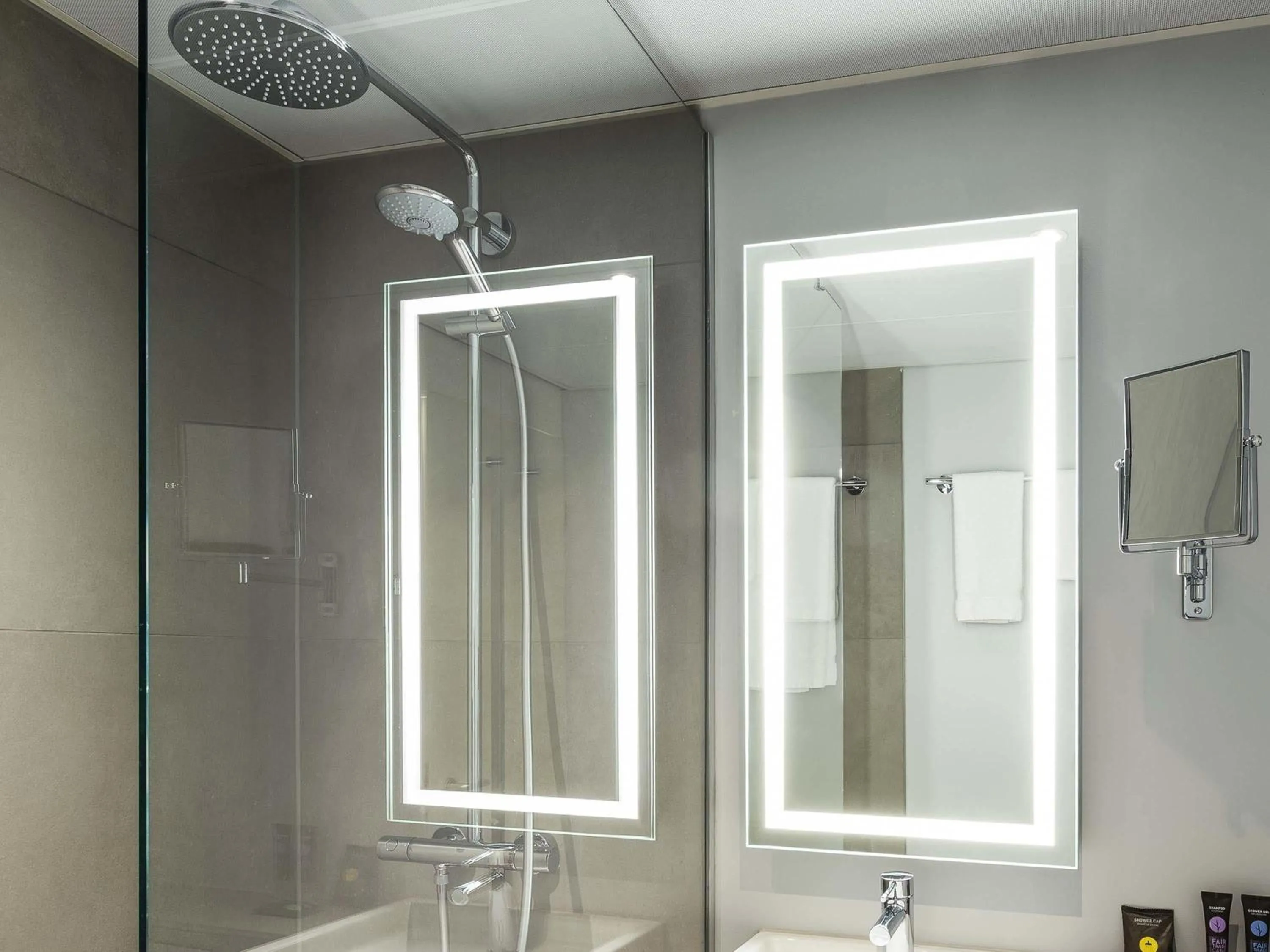 Bedroom in Novotel Amsterdam City