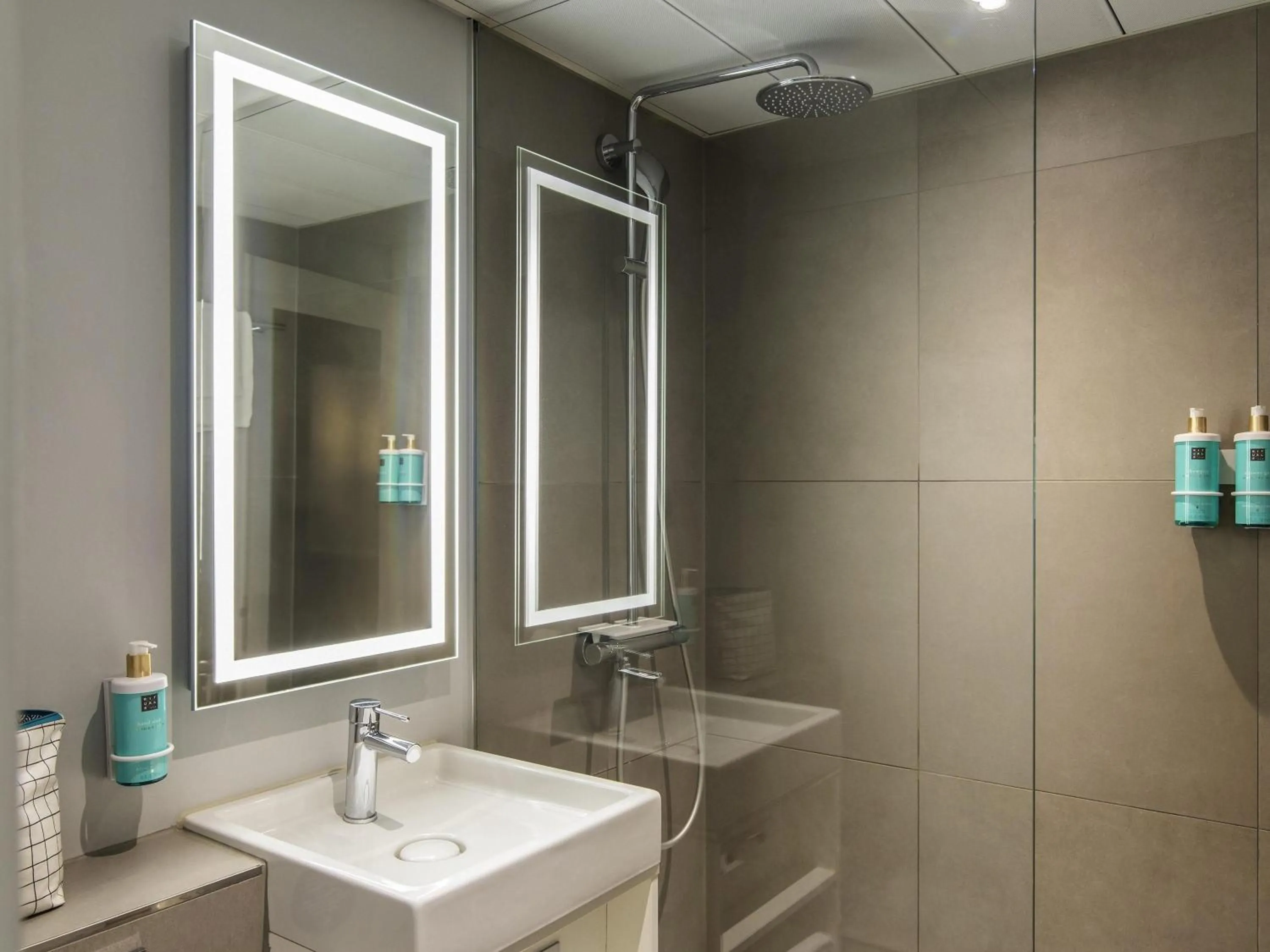 Bedroom in Novotel Amsterdam City