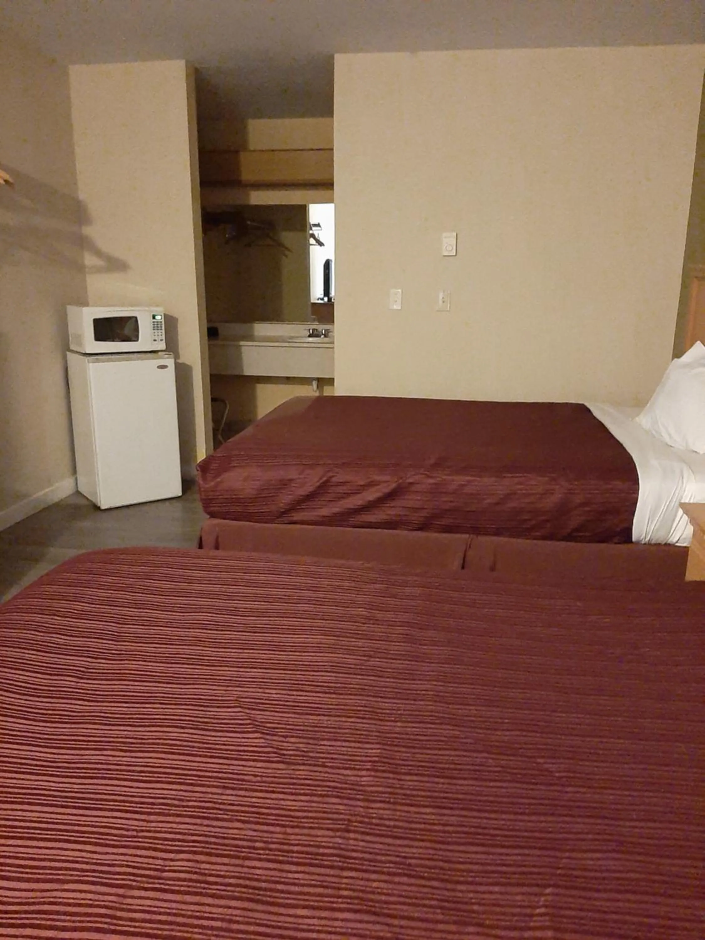 Bed in Centralia Inn