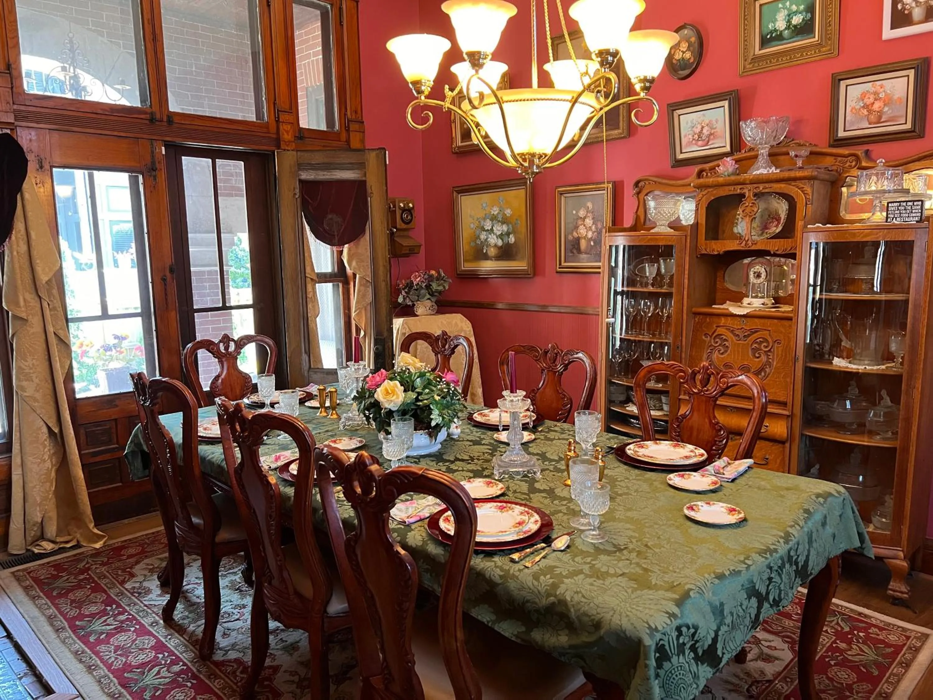 Breakfast in Mansion on The Mile B&B