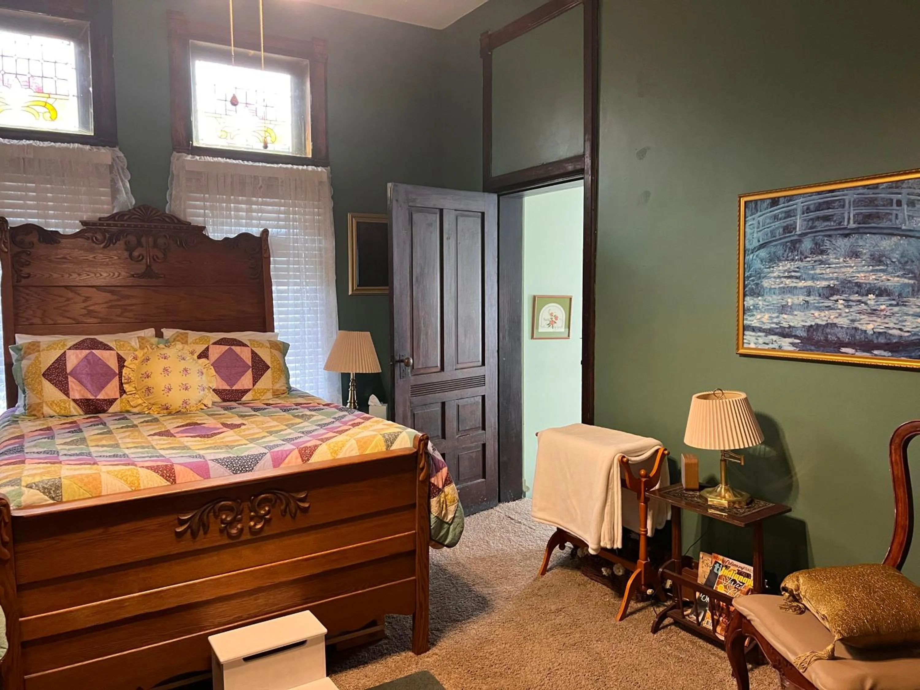 Bed in Mansion on The Mile B&B