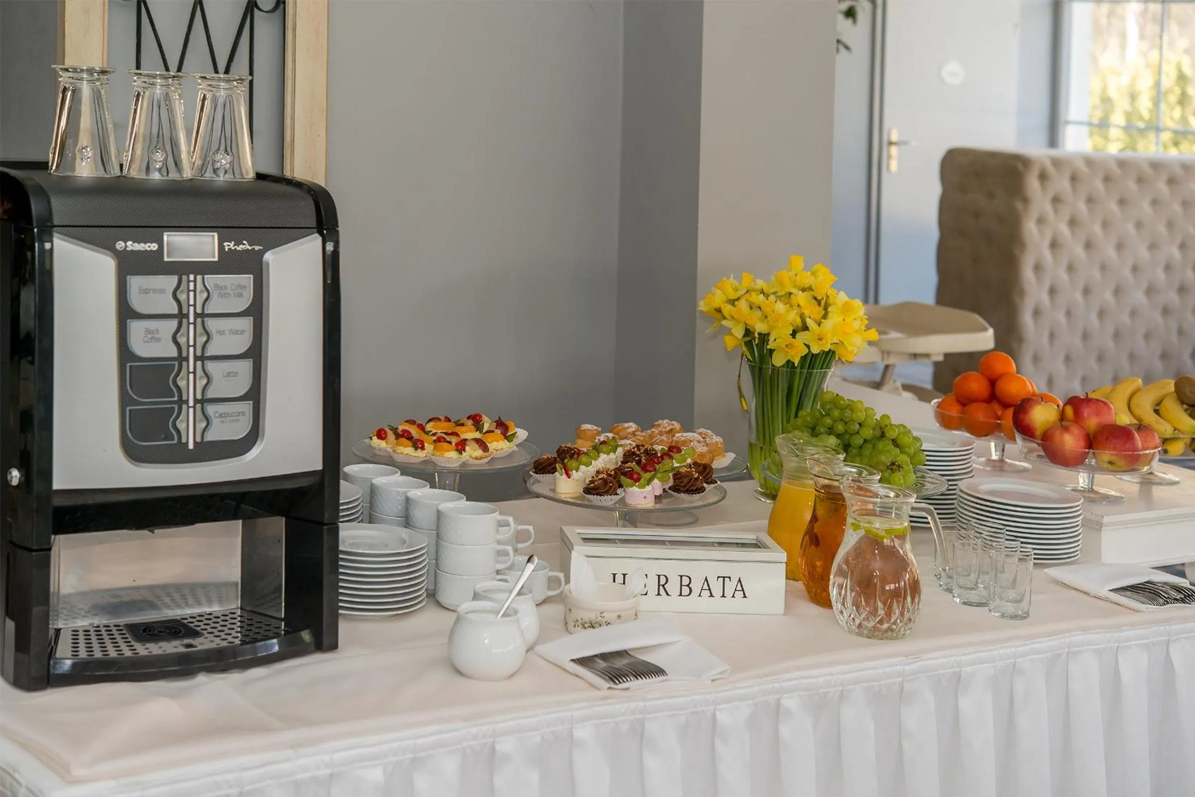 Coffee/tea facilities in Riviera Resort Airport Modlin