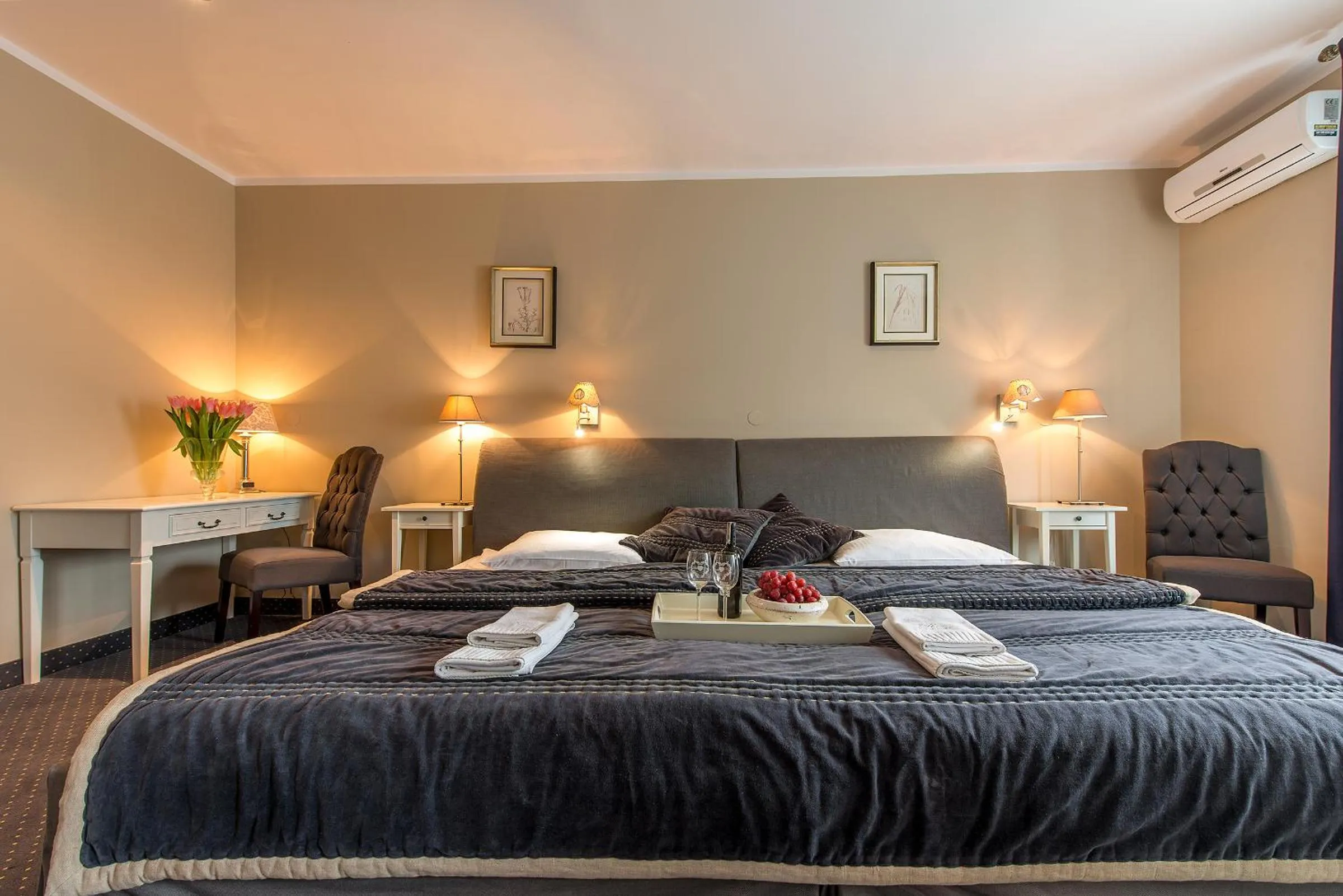 Bed in Riviera Resort Airport Modlin