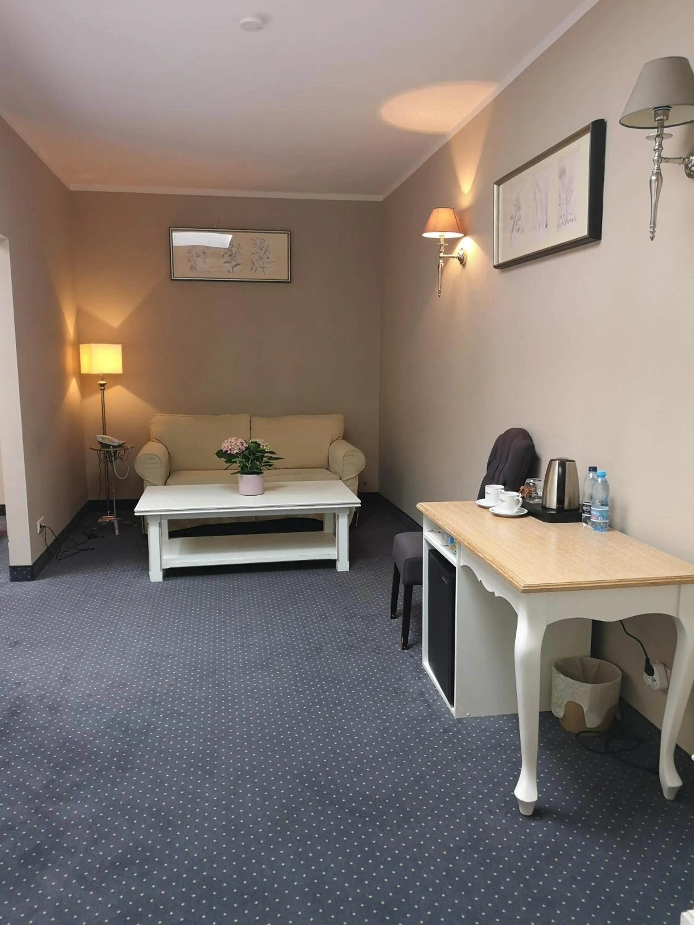 Coffee/tea facilities in Riviera Resort Airport Modlin