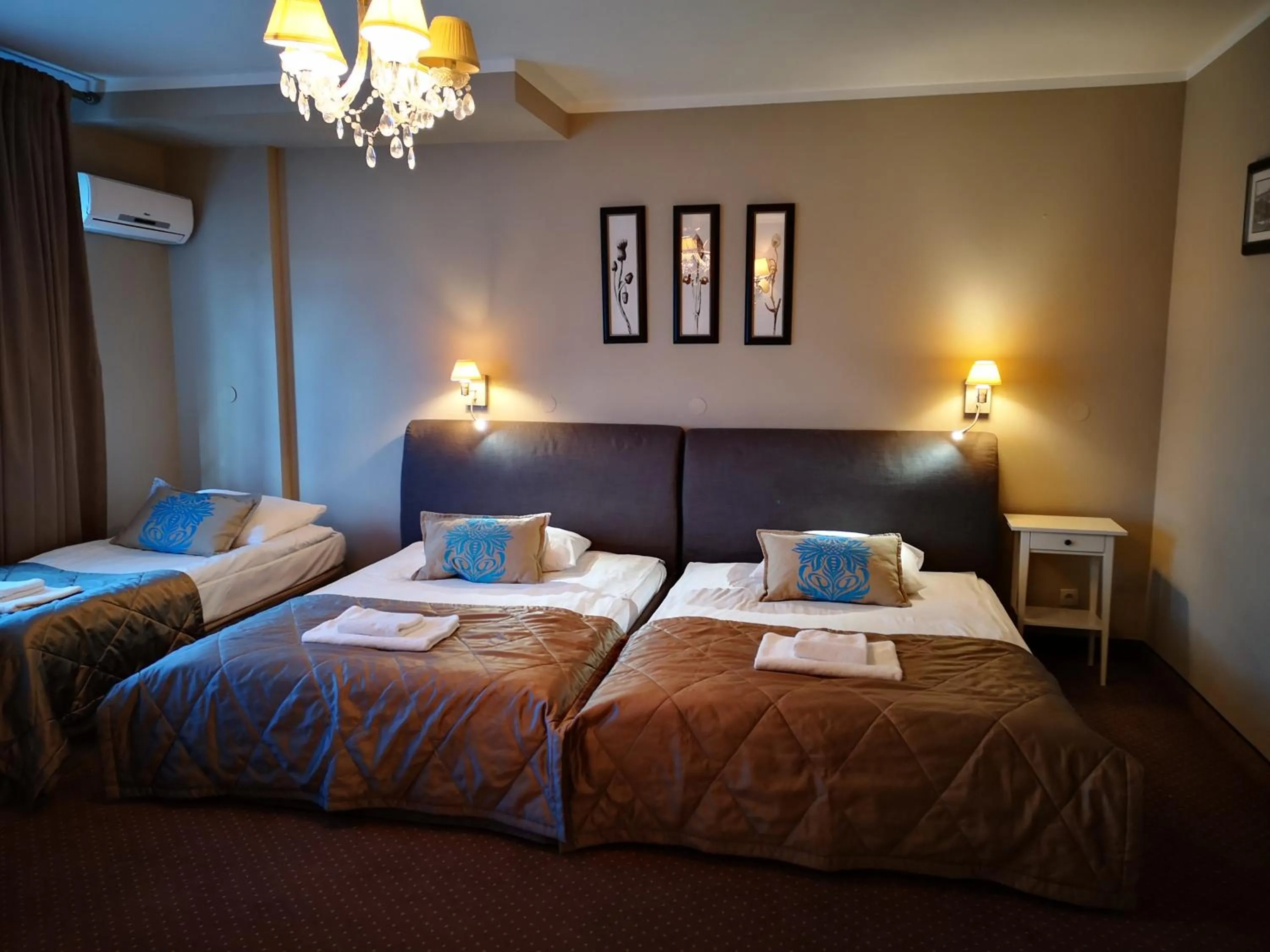 Bed in Riviera Resort Airport Modlin