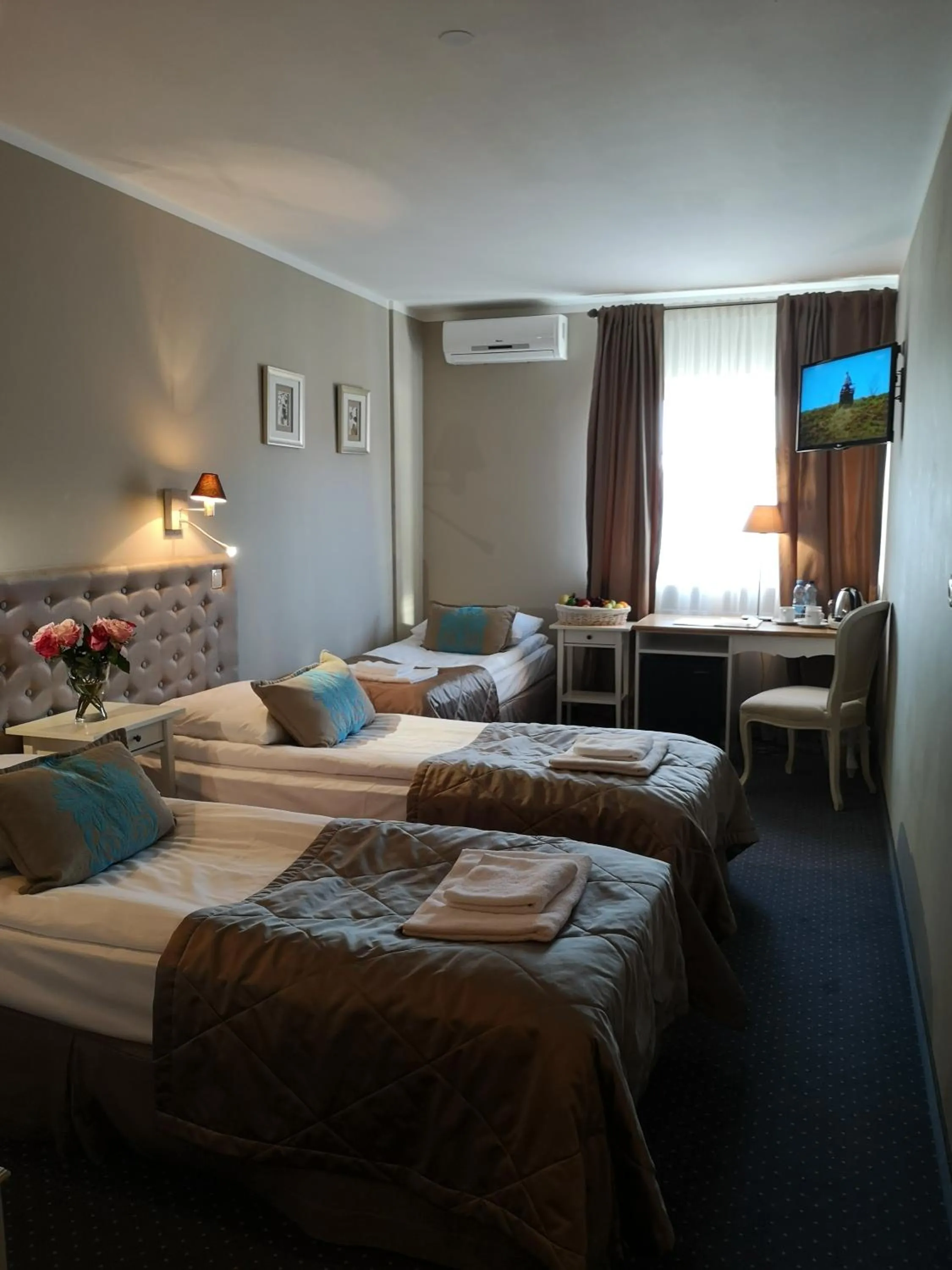 TV and multimedia, Bed in Riviera Resort Airport Modlin