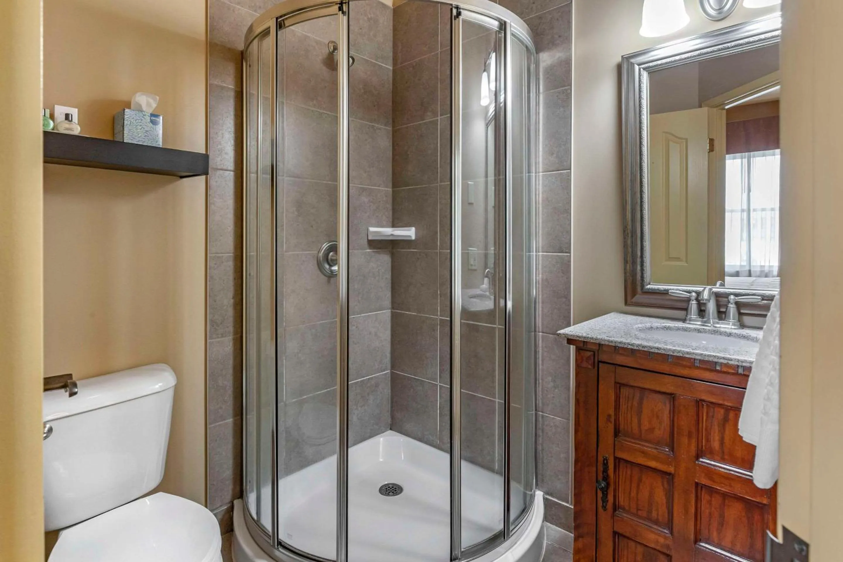 Bedroom in The Parlour Inn, an Ascend Collection Hotel