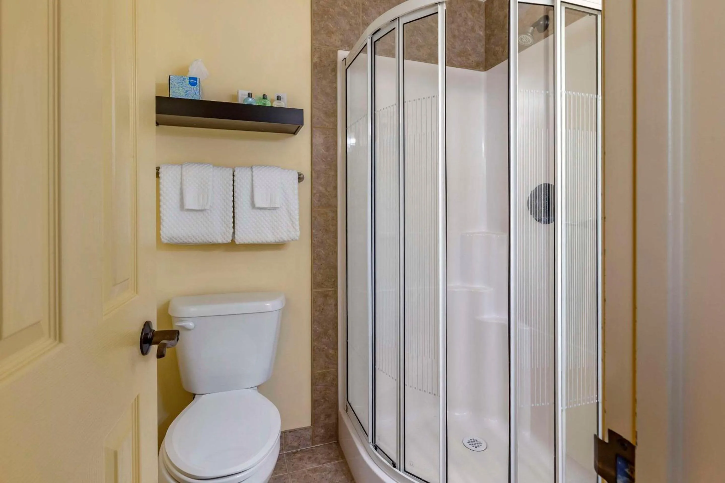 Bedroom in The Parlour Inn, an Ascend Collection Hotel