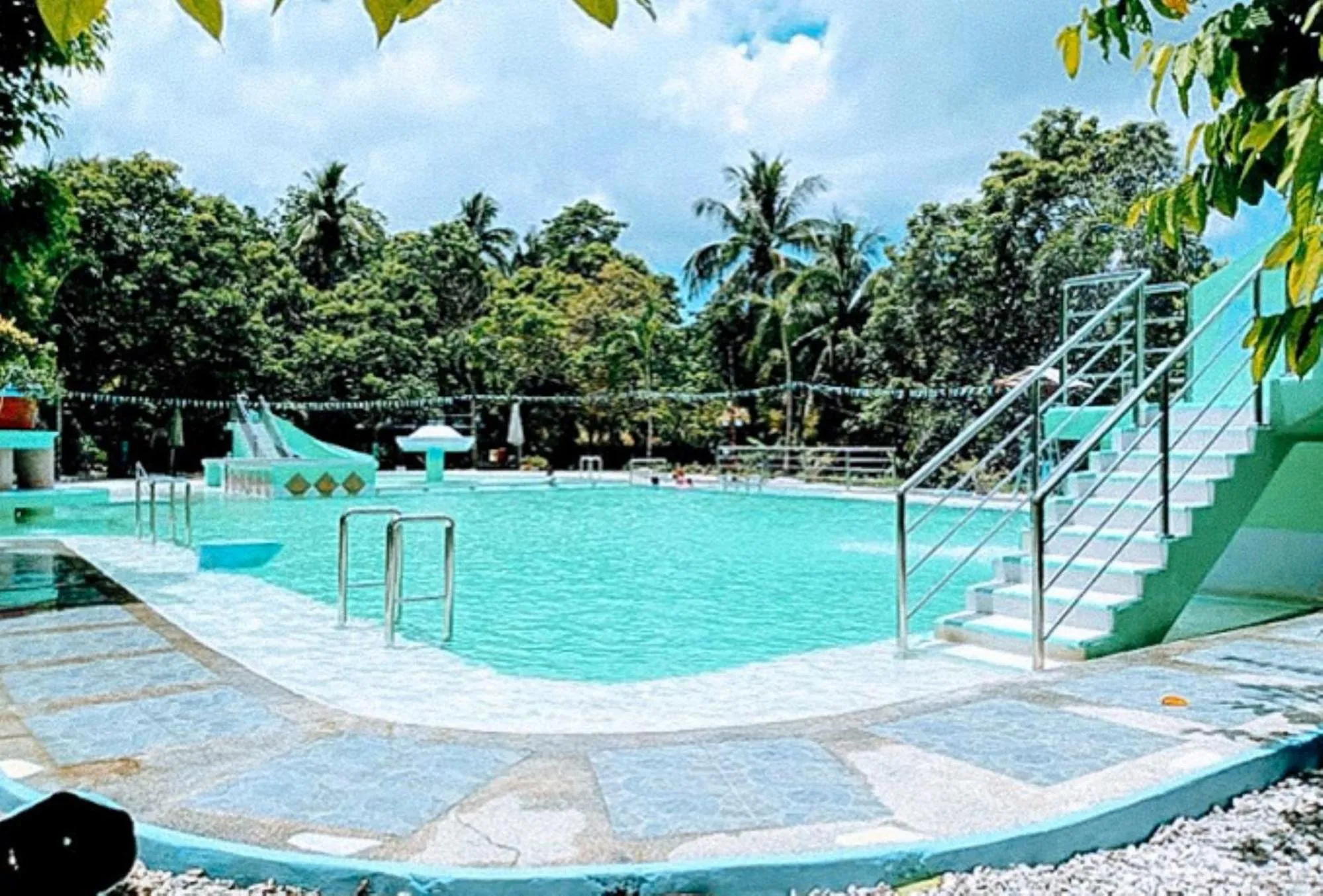 Swimming pool in Cadaya Resorts