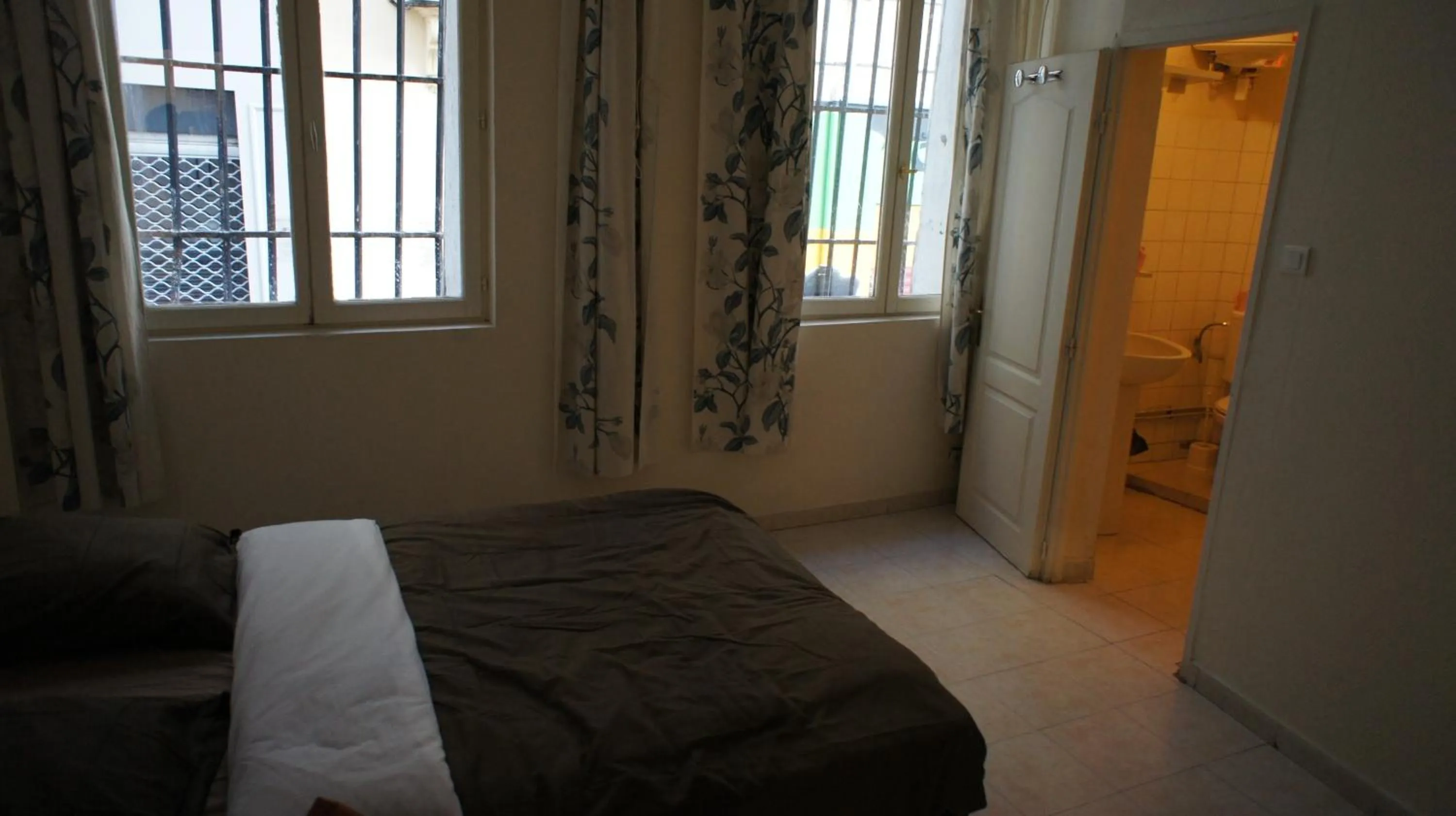 Bed in Hôtel de la Renaissance