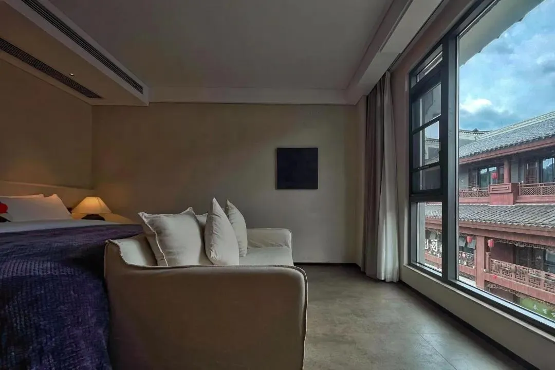 Bed in Phoenix Hall House Hotel