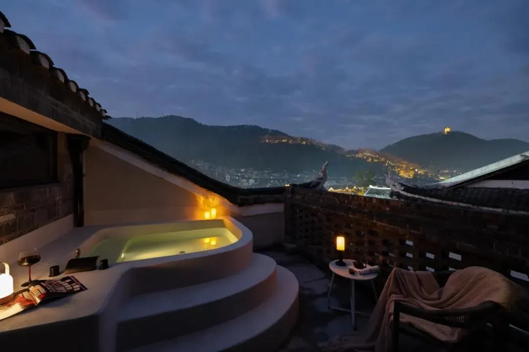 Night in Phoenix Hall House Hotel