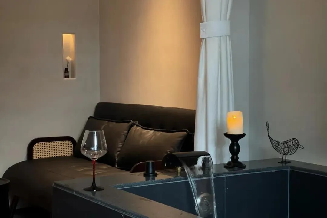 Seating area in Phoenix Hall House Hotel