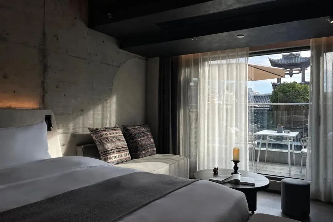 Bed in Phoenix Hall House Hotel