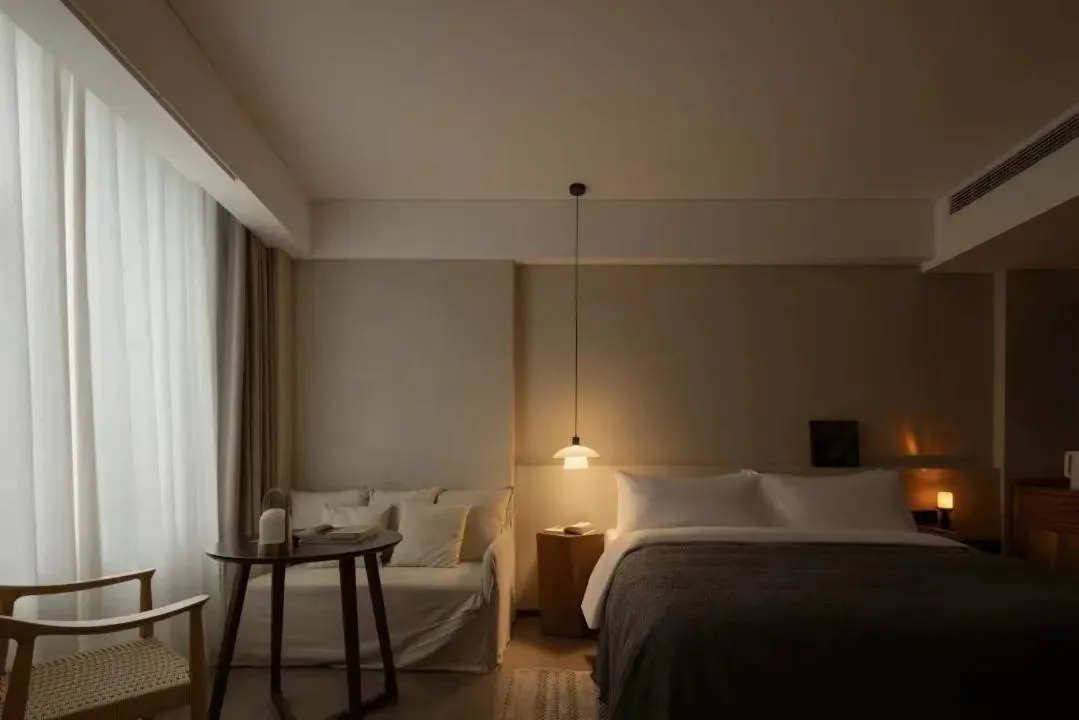 Bed in Phoenix Hall House Hotel