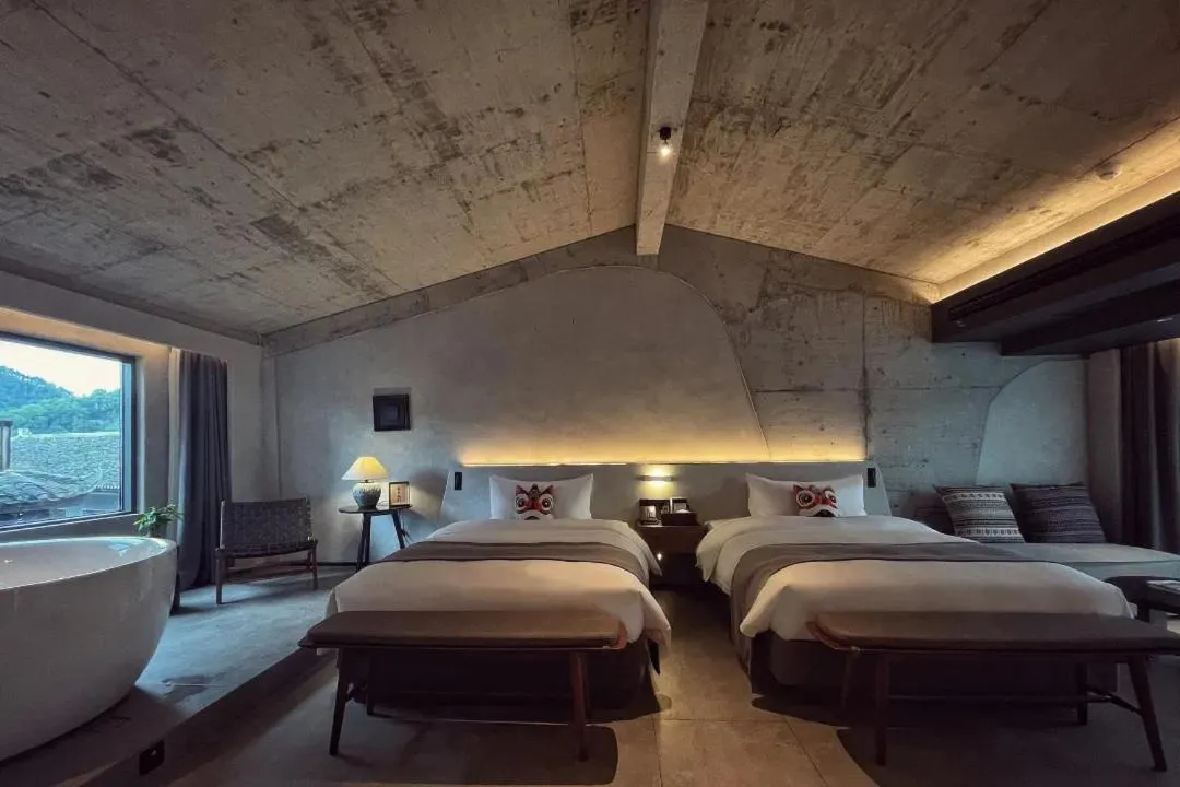 Bed in Phoenix Hall House Hotel